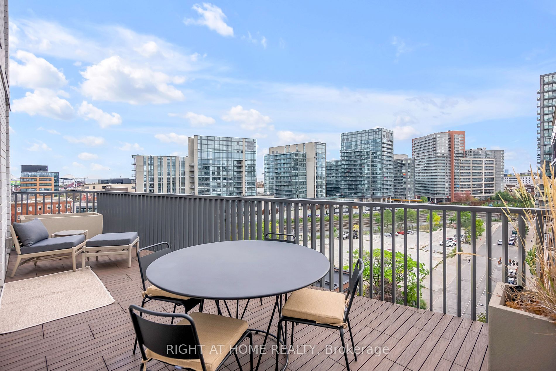 41 Dovercourt Rd 906