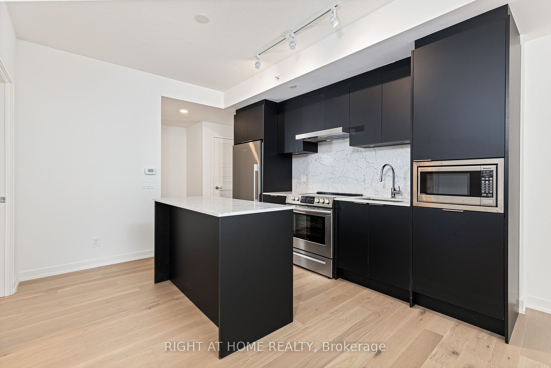 25 E Richmond St 315