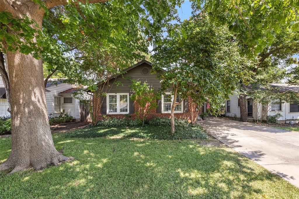 This beautifully maintained traditional home in Ridglea North is truly one-of-a-kind and move-in ready! Featuring 3 bedrooms and 2 bathrooms, the home is filled with natural light, complemented by elegant plantation shutters throughout. The spacious primary suite boasts a vaulted ceiling, oversized bathroom, and a huge walk-in closet. Designed for both comfort and entertaining, the light and bright kitchen flows seamlessly into the open-concept dining area—perfect for gatherings with family and friends.