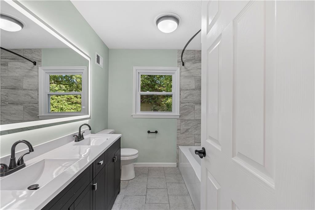 115 W Walnut Street