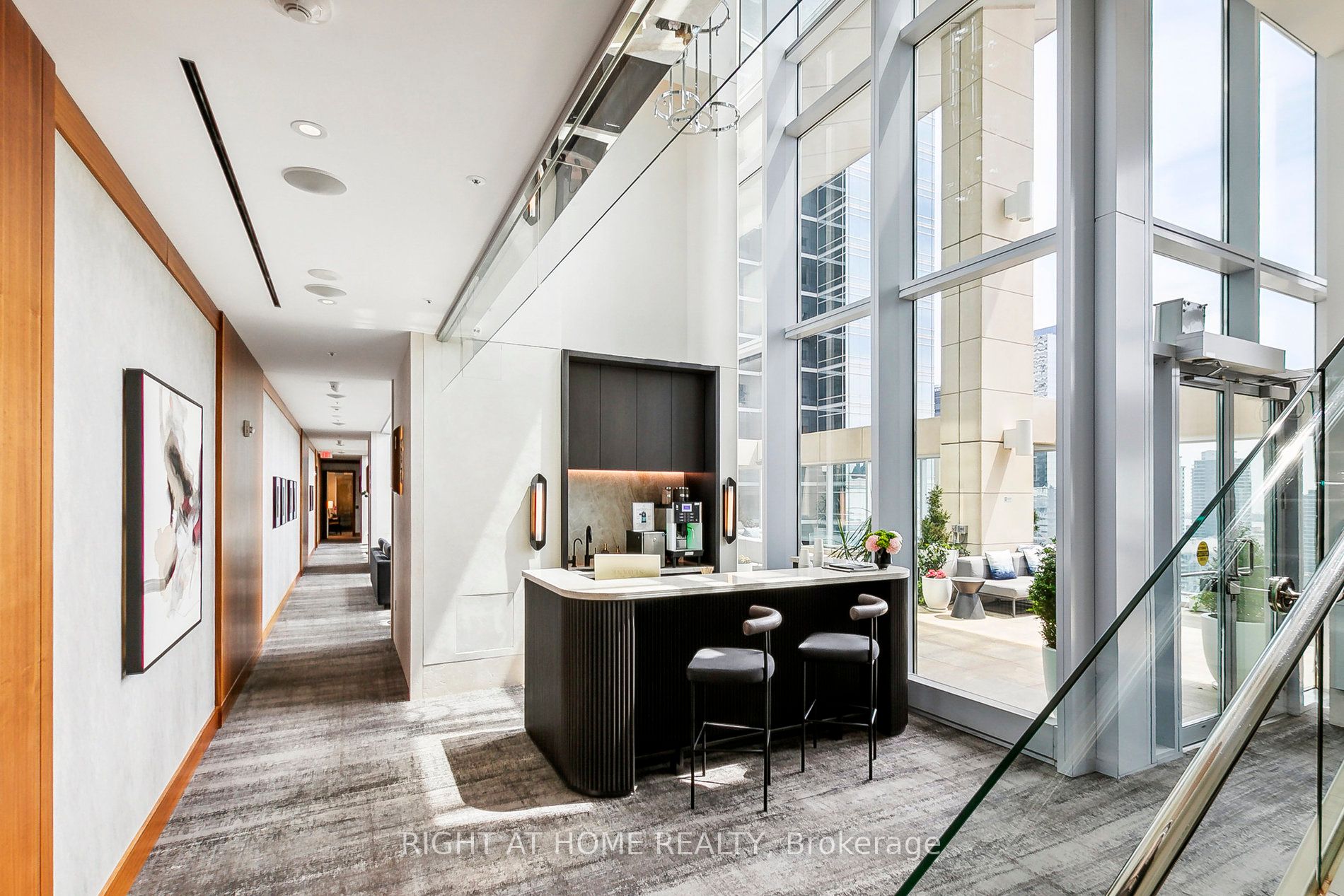 183 W Wellington St 3902