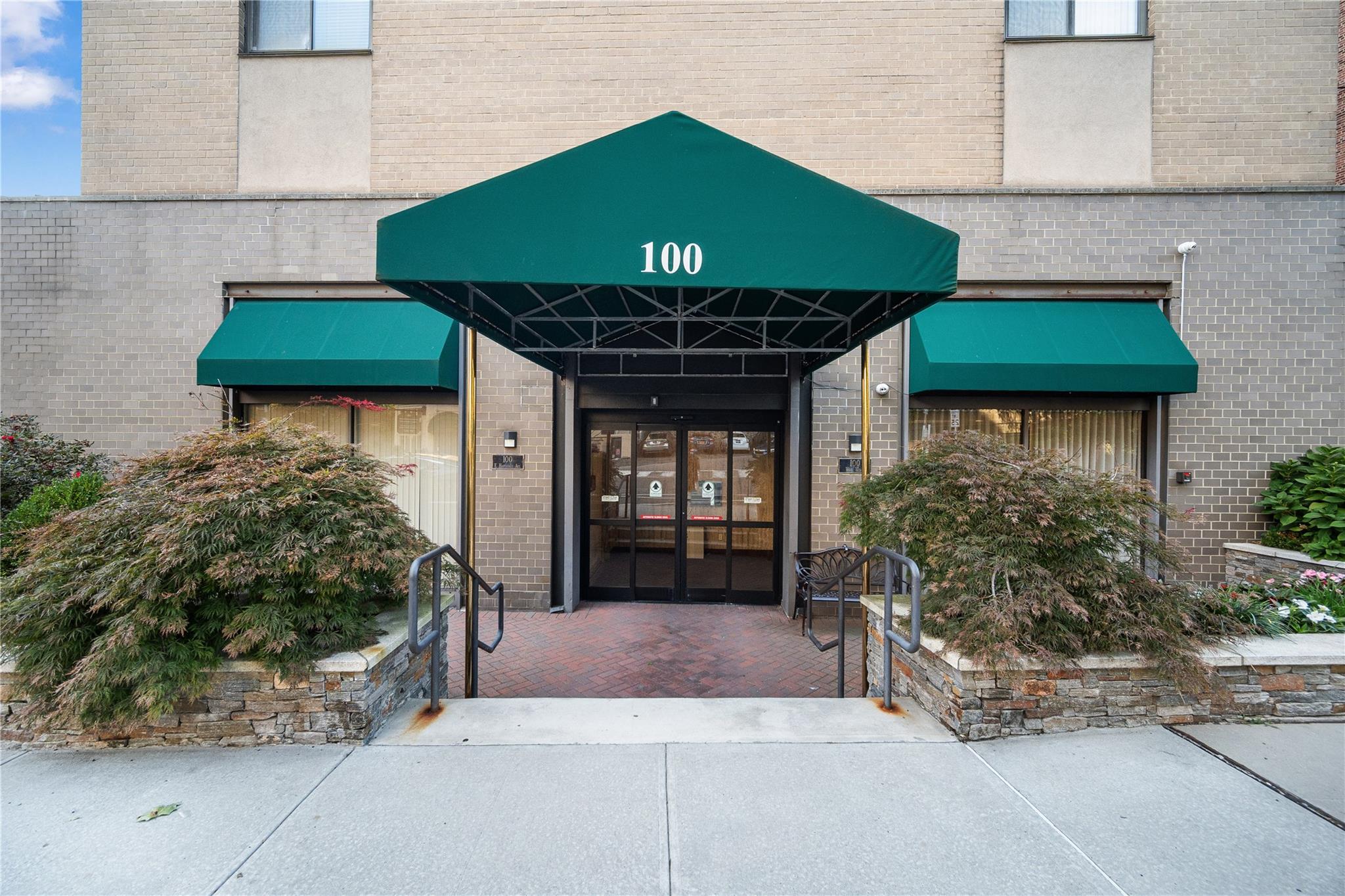 Commuter's Dream! 2 bedrooms, 2 bathrooms with terrace and golf course views in top notch building! 1,200 square feet with entry foyer, den, large living with door out to the terrace, dining room, kitchen, primary bedroom with full bathroom, second bedroom, full hall bathroom and lots of closet space. 100 EAST is a financially sound building with newly renovated hallways / lobby, laundry rooms in each wing, live in super, storage units available for rent and low maintenance. Quick walk to the Bee Line bus, Metro North - 35 minutes via Metro-North (Harlem Line) to Grand Central Terminal and all the bustling new restaurants and shops in Hartsdale Village.