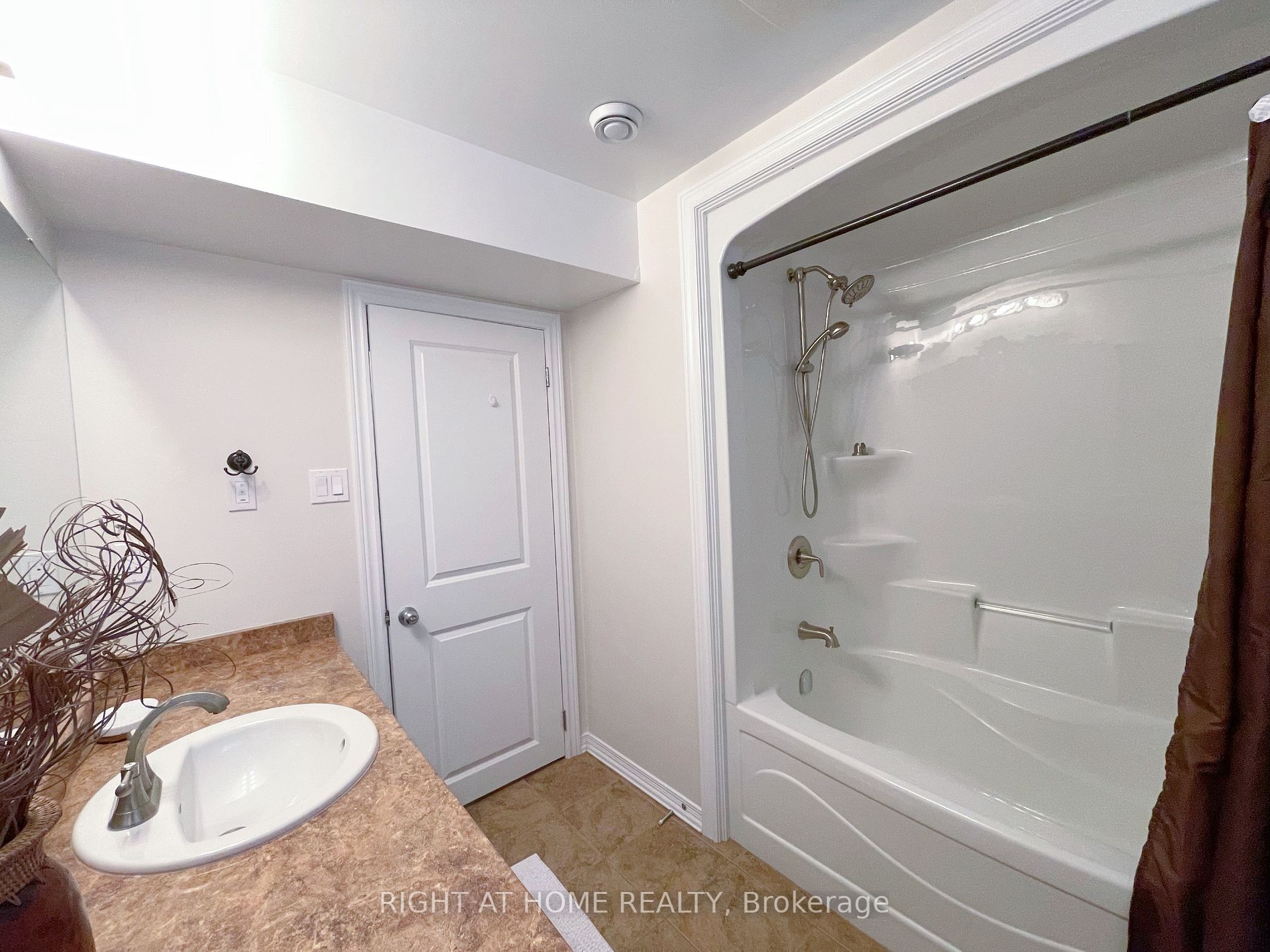 27 Portland St Lower