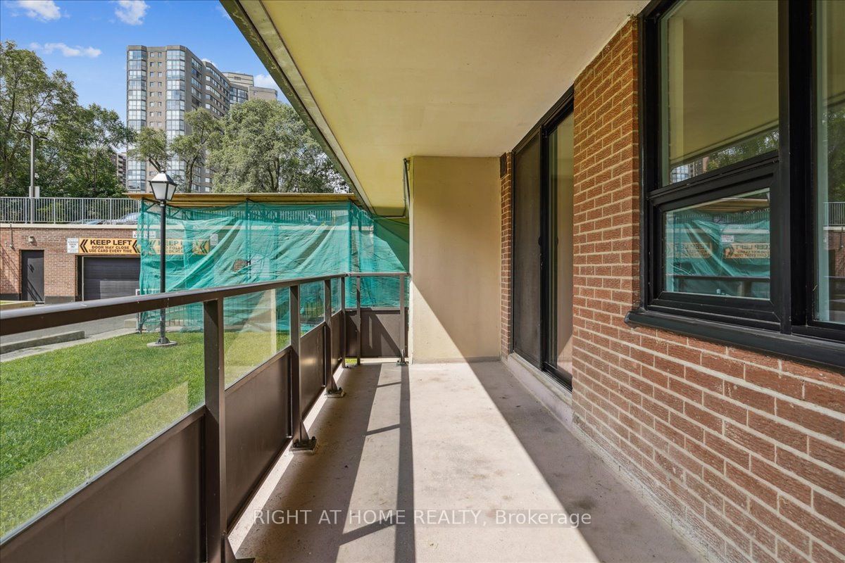 15 La Rose Ave 115