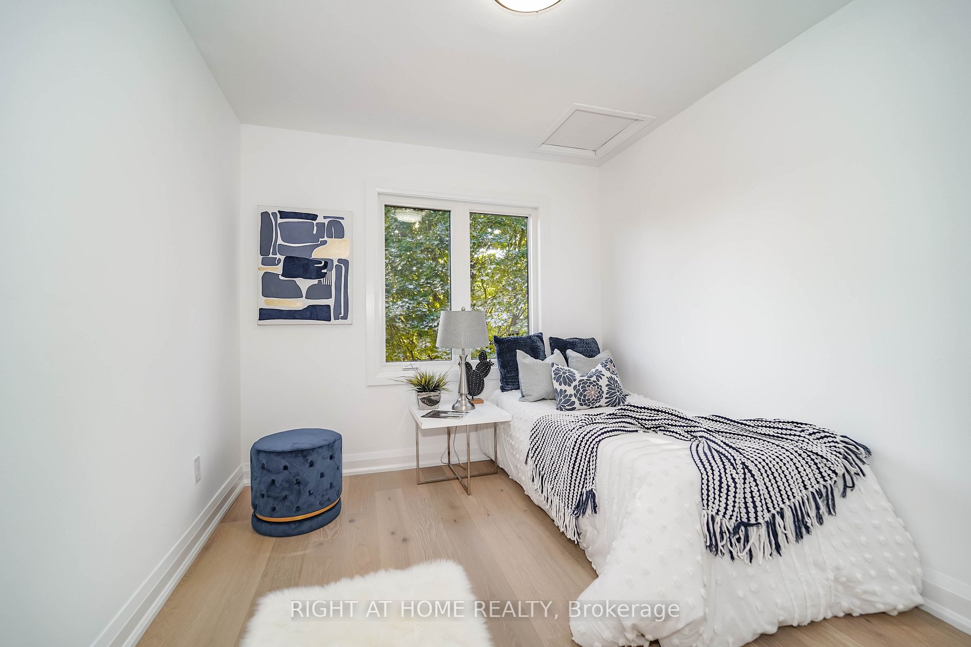 801 Coxwell Ave