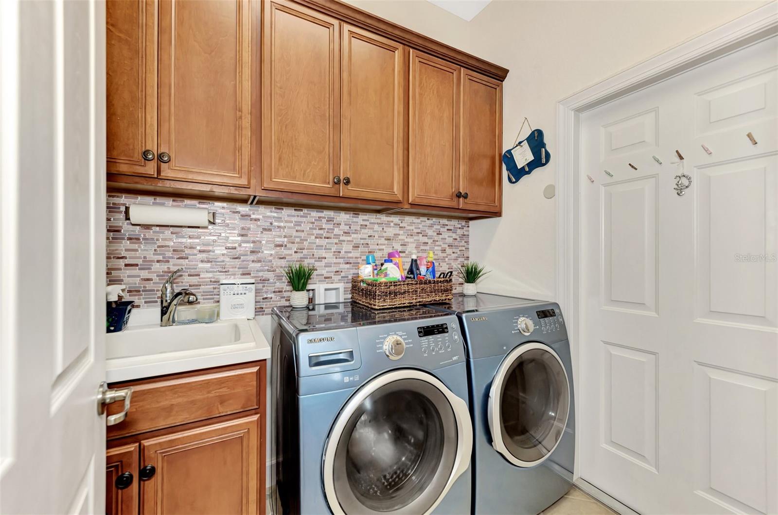 13104 Creekside Lane