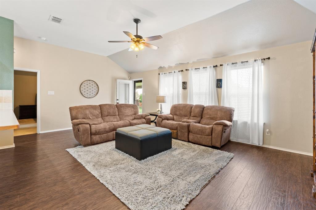 1252 Sweetwater Drive