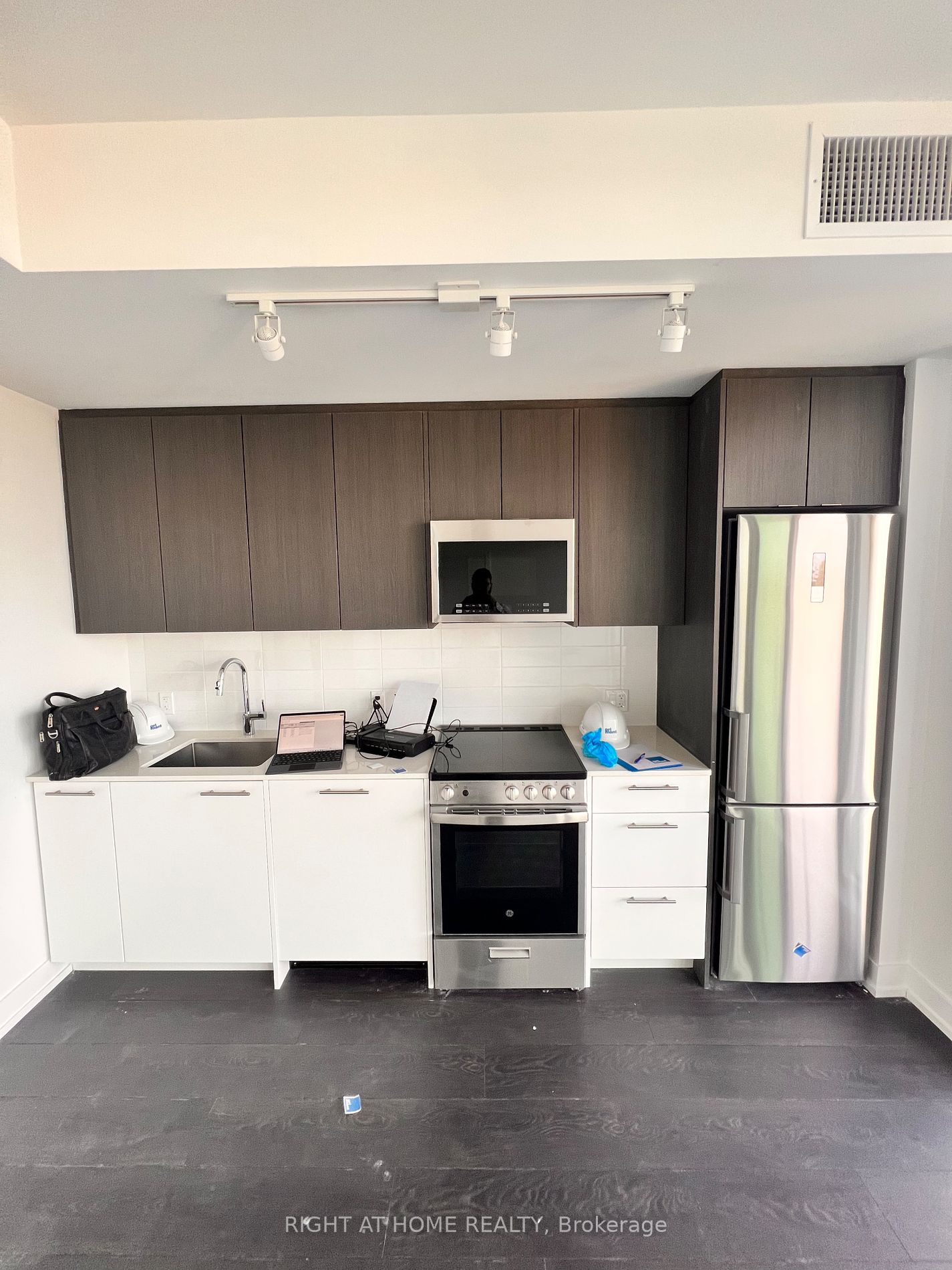 225 Veterans Dr 401