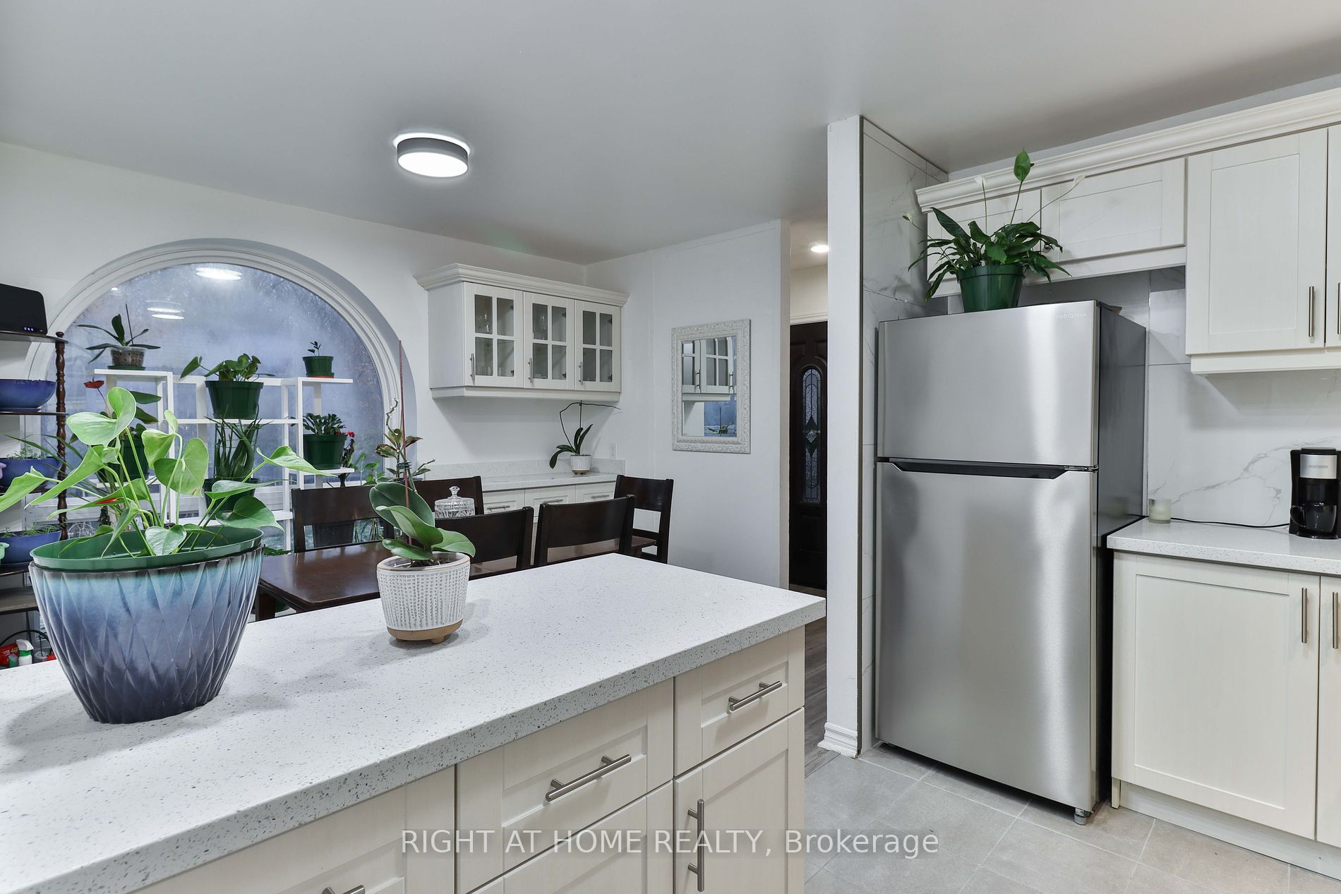 19 London Green Crt 98