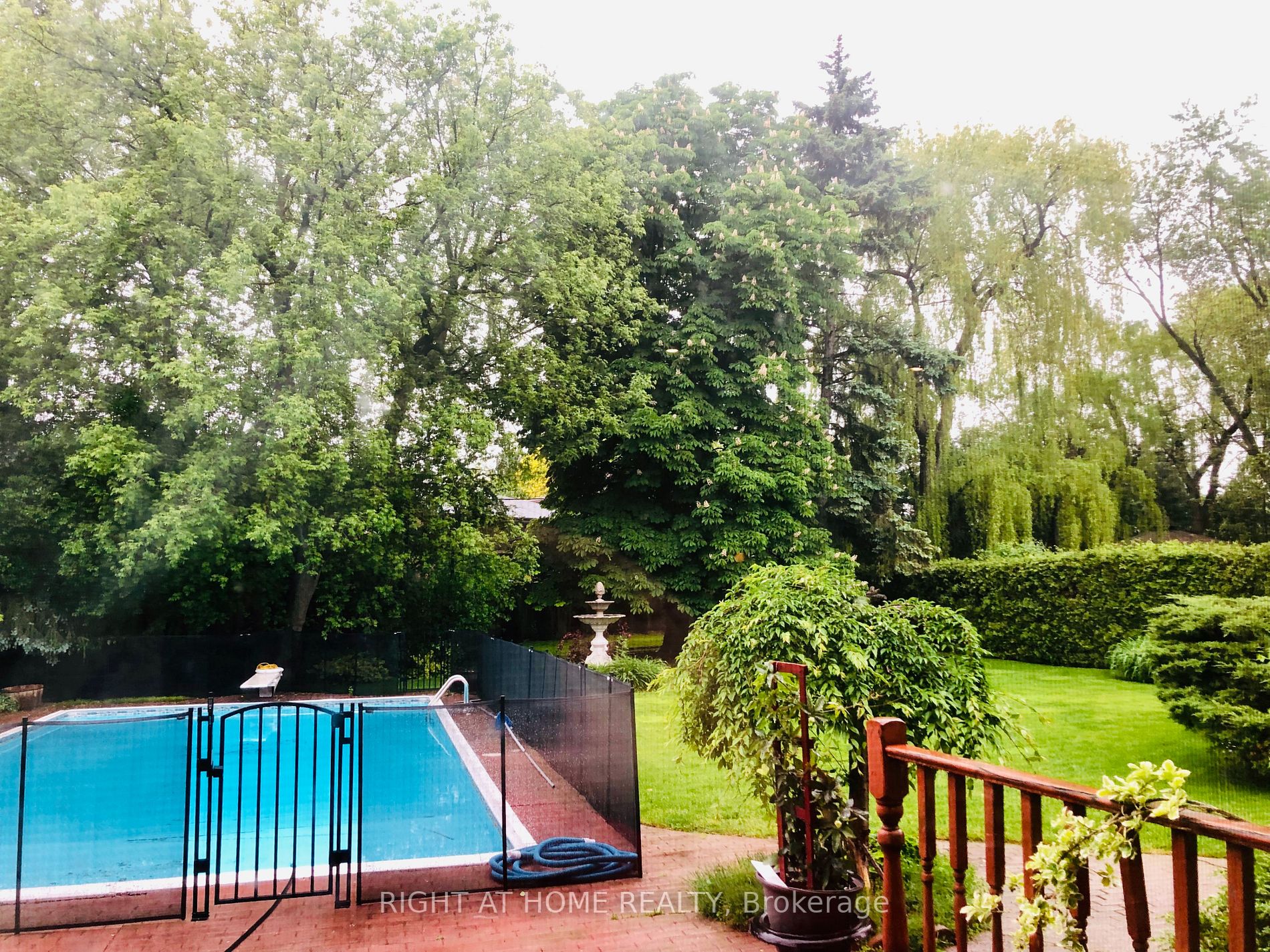 73 Laureleaf Rd
