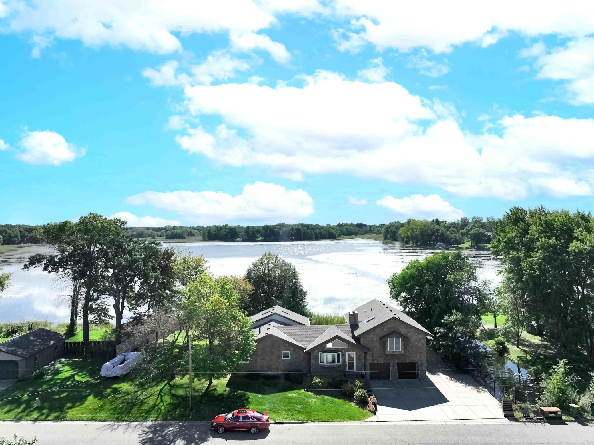 3326 Interlachen Drive NE