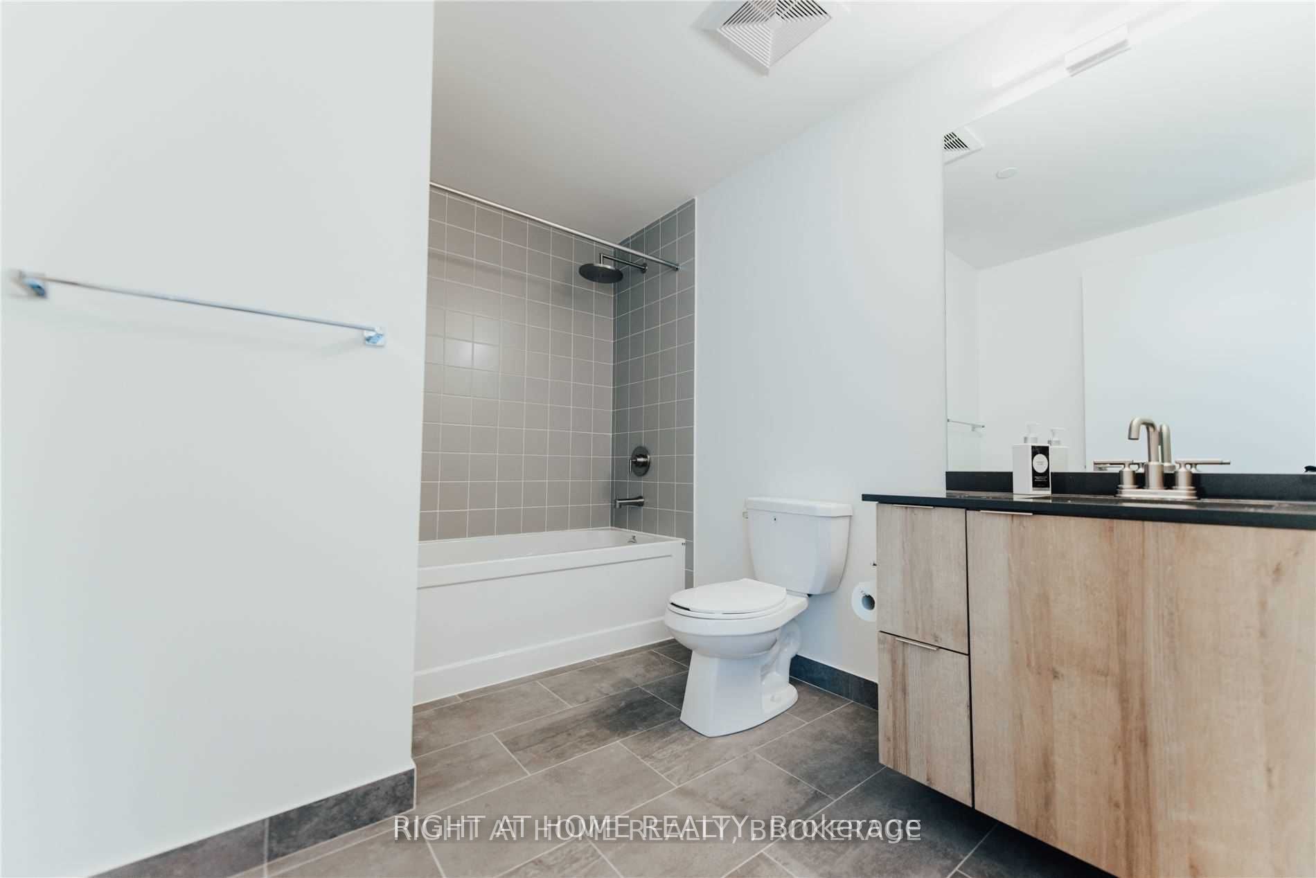 430 Roncesvalles Ave 406