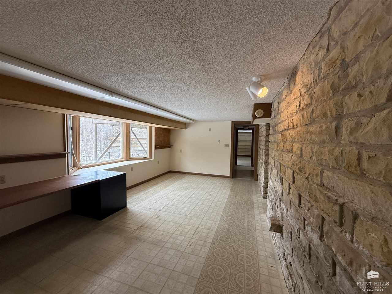 7100 Tuttle Creek Boulevard