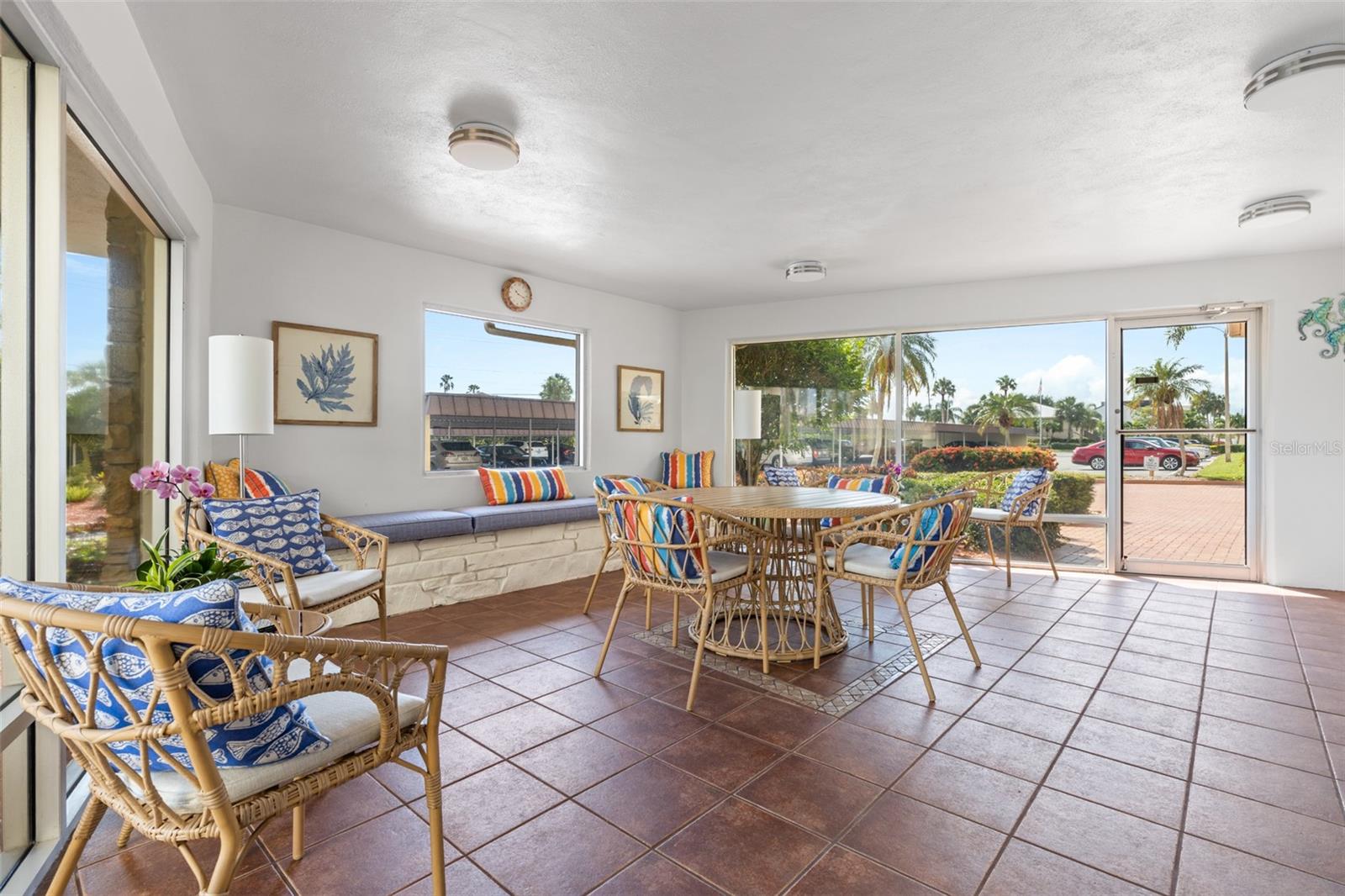 4575 Cove Circle 102