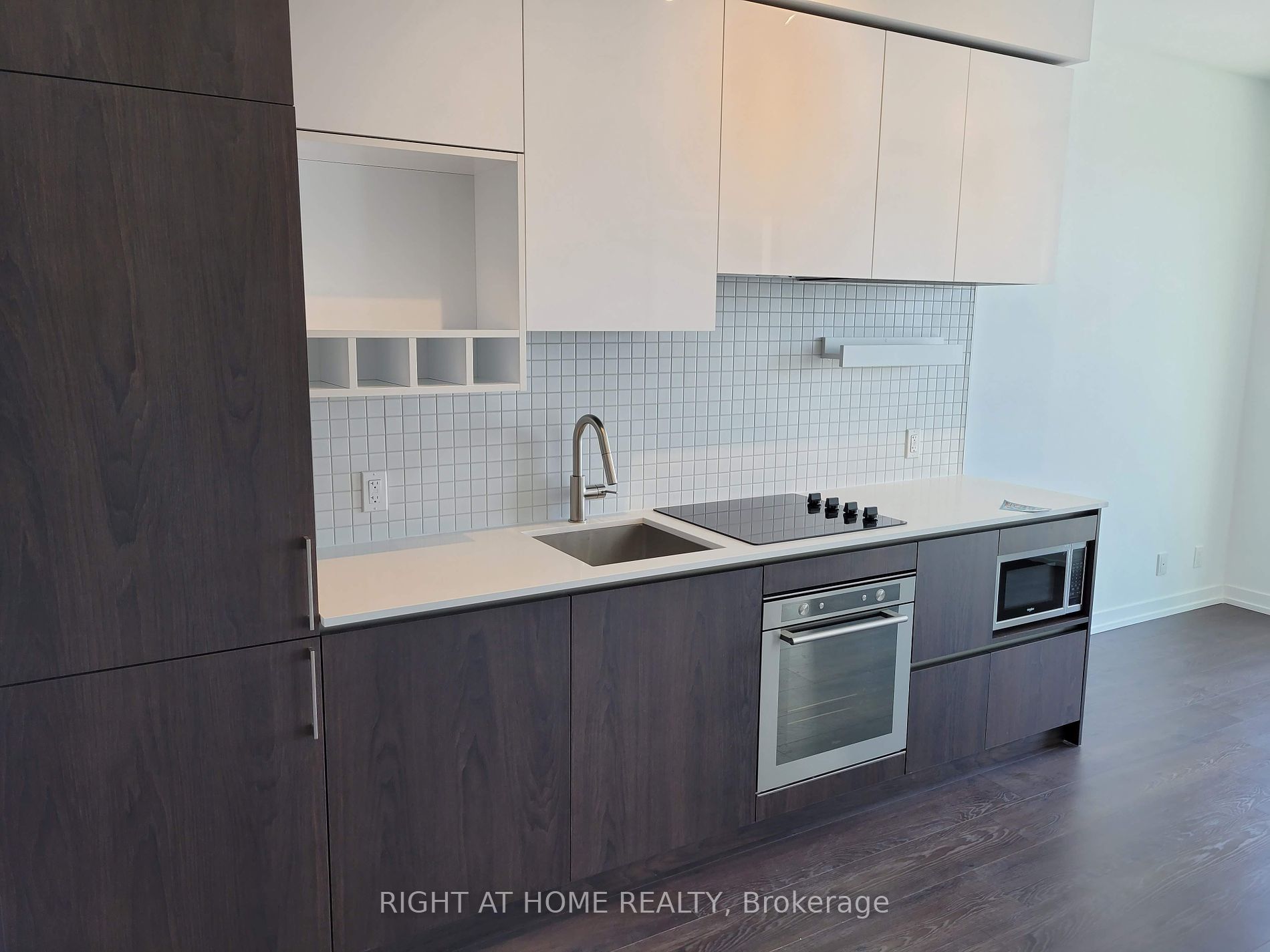 950 Portage Pkwy 6107