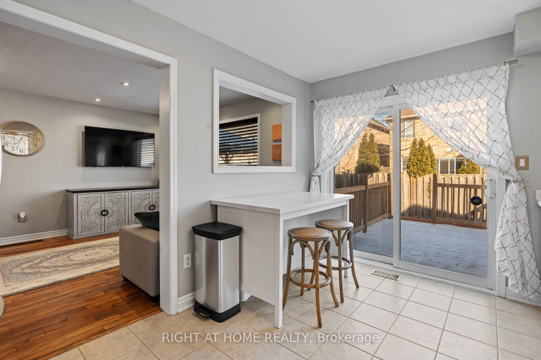 2420 Baintree Cres