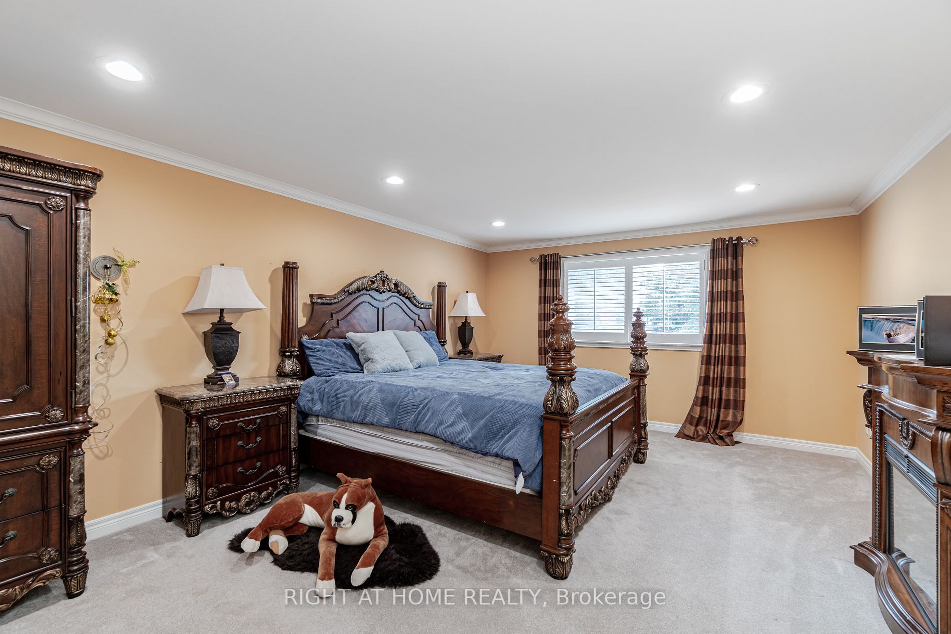 888 Kowal Dr