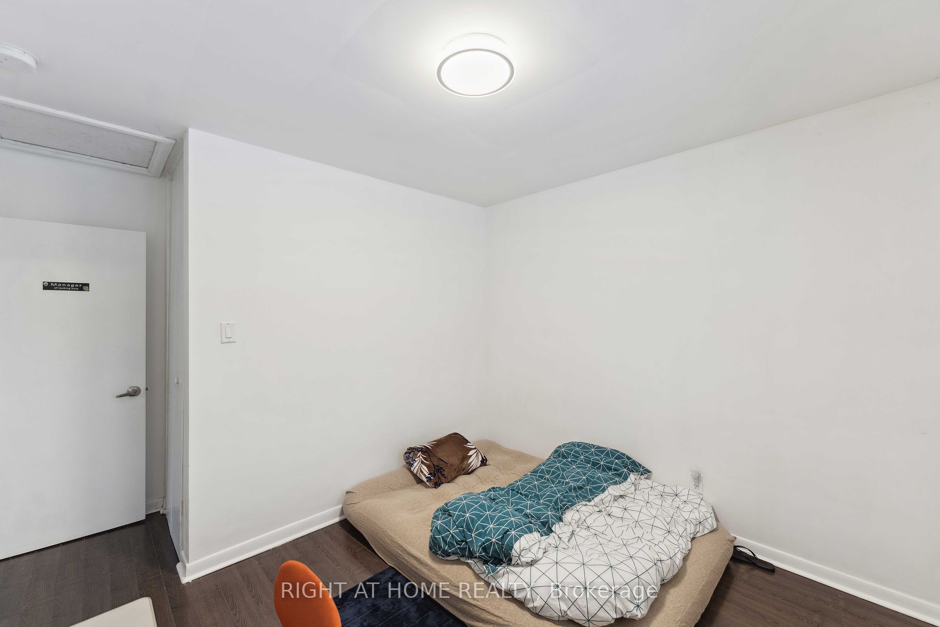 1274 E Cobden Rd