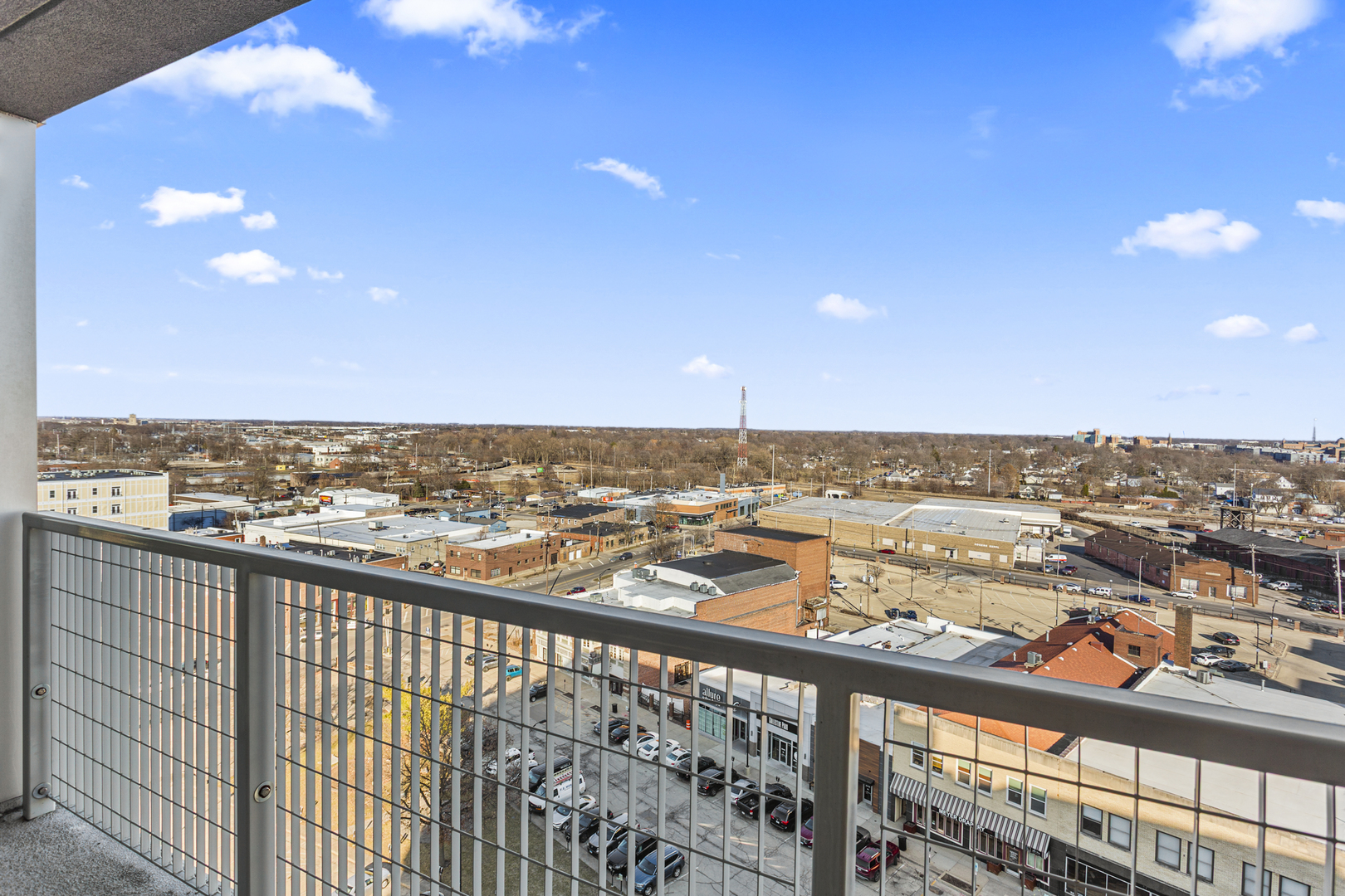 301 N Neil Street 904