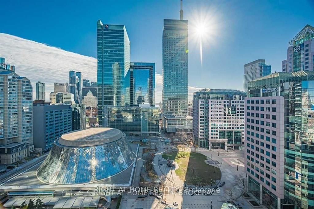 224 W King St 1505