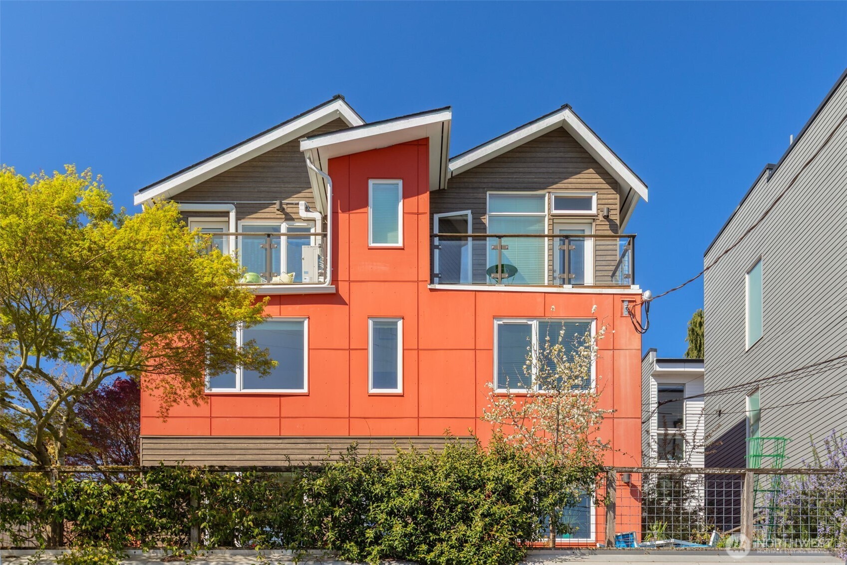 1529 Grandview Place E