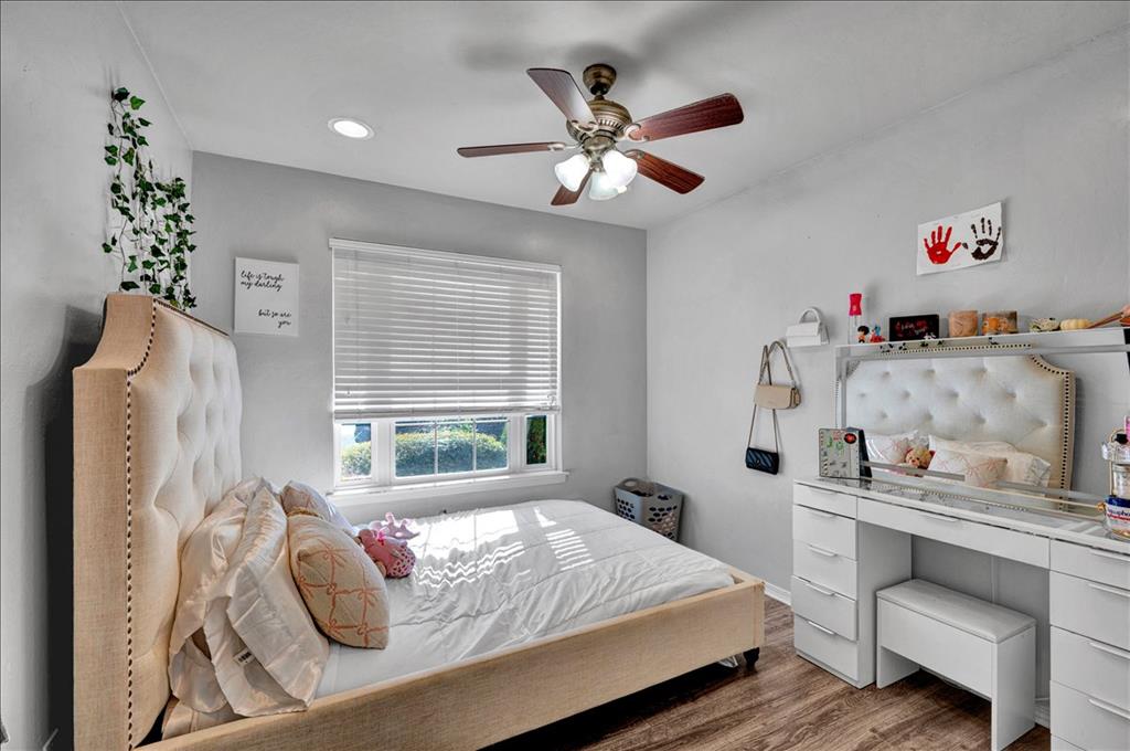 Move-in ready home in a desirable neighborhood with a peaceful pond and top-rated Mustang Schools.Enjoy an open-concept layout perfect for entertaining and a spacious backyard ready for your personal touch.Conveniently located near major highways, shopping, and dining—making everyday living easy.