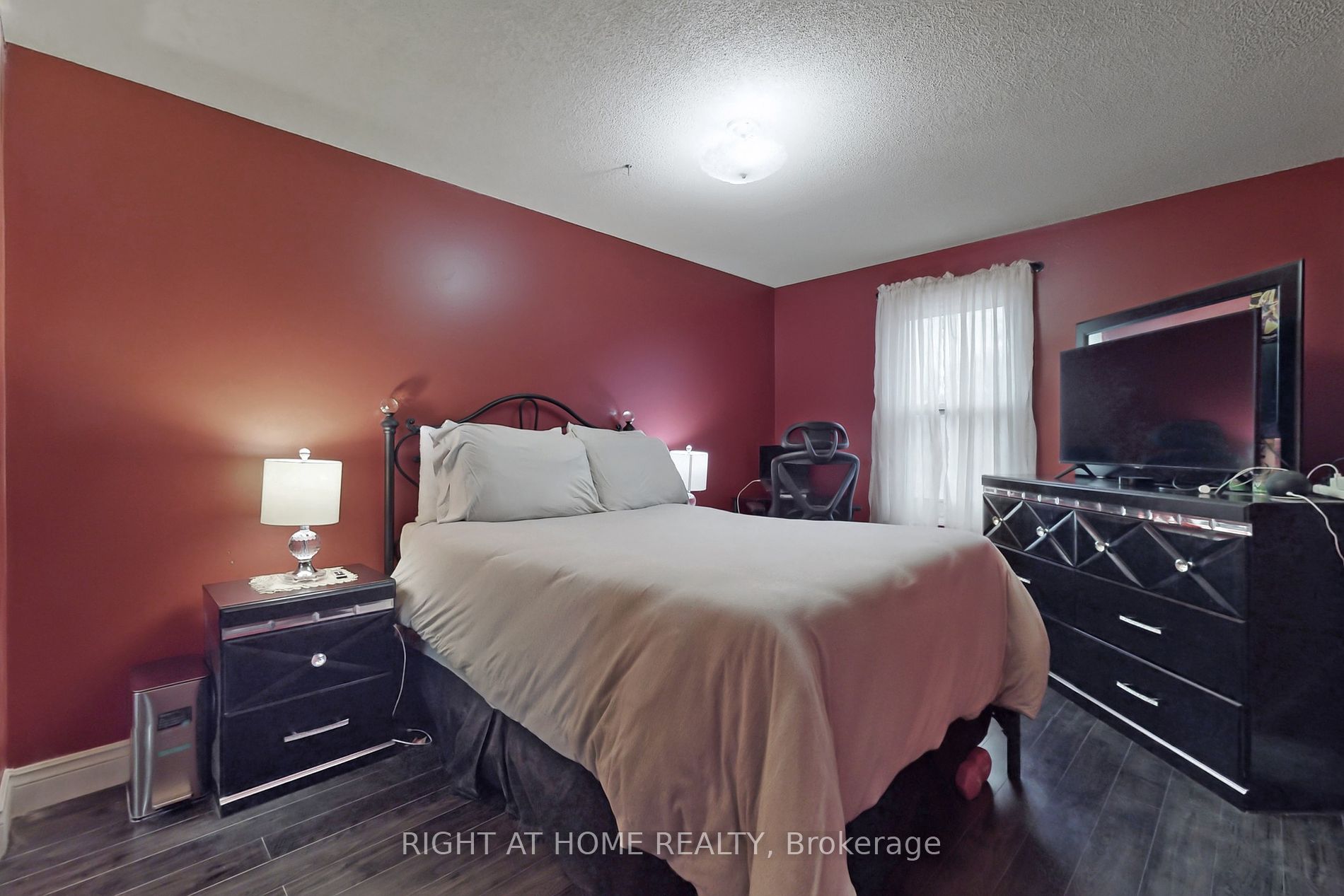 22 W Carr Dr