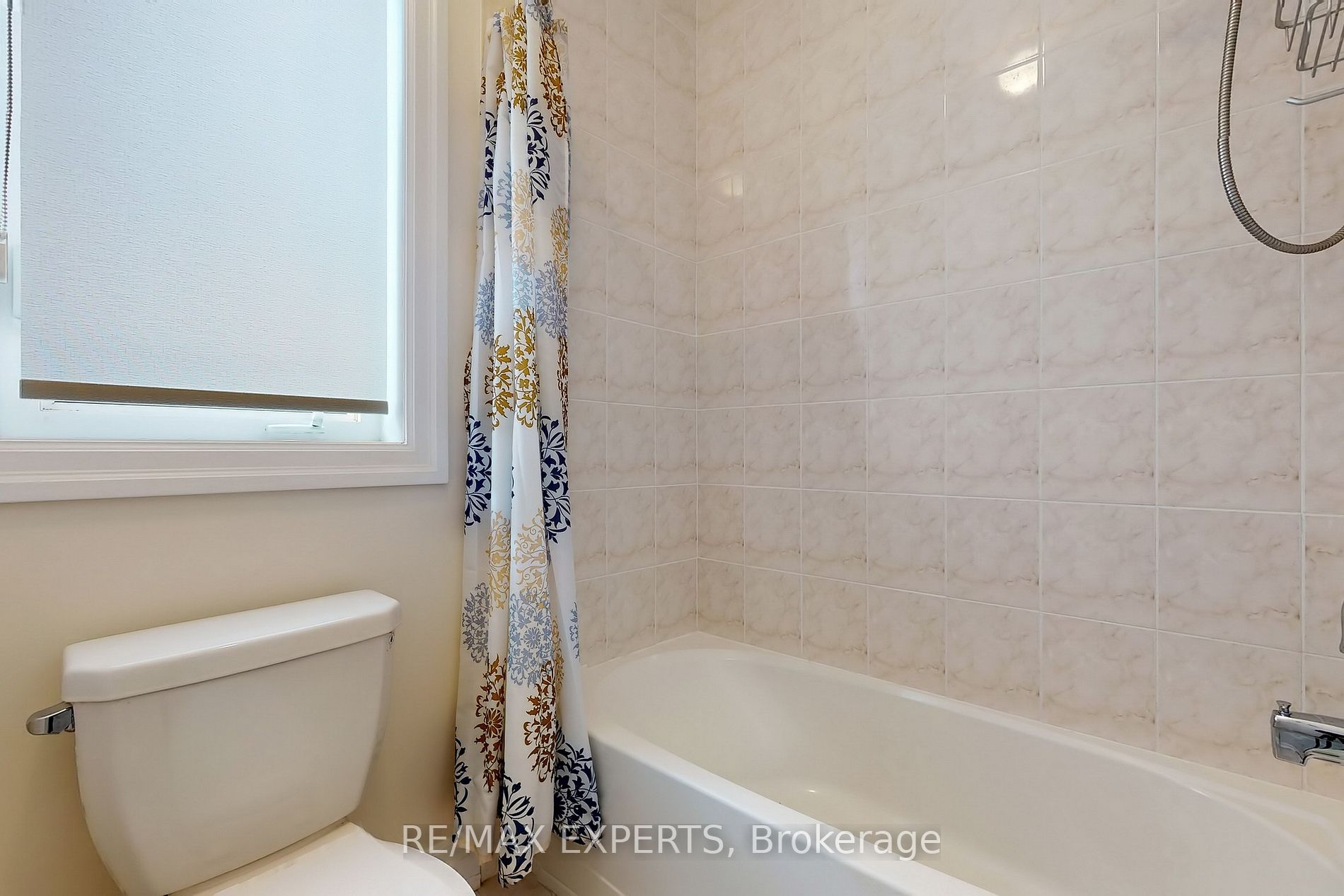 1452 Farrow Cres