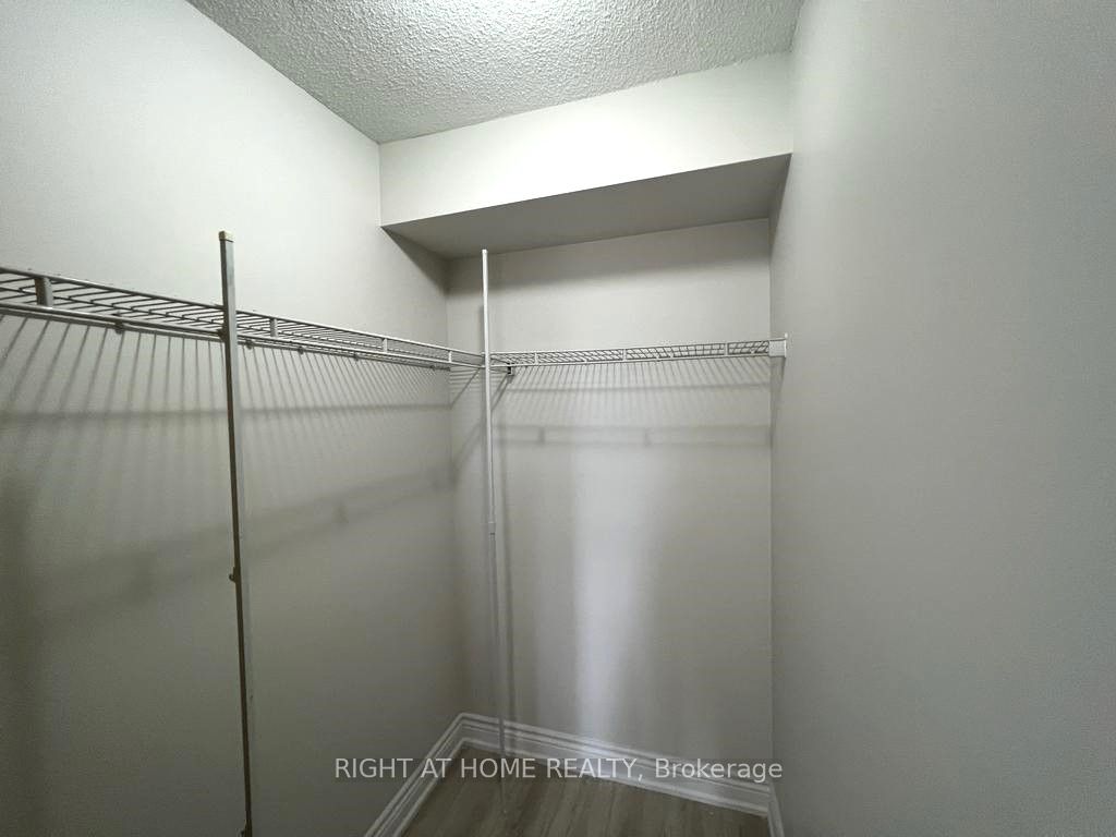 310 W Burnhamthorpe Rd 1401