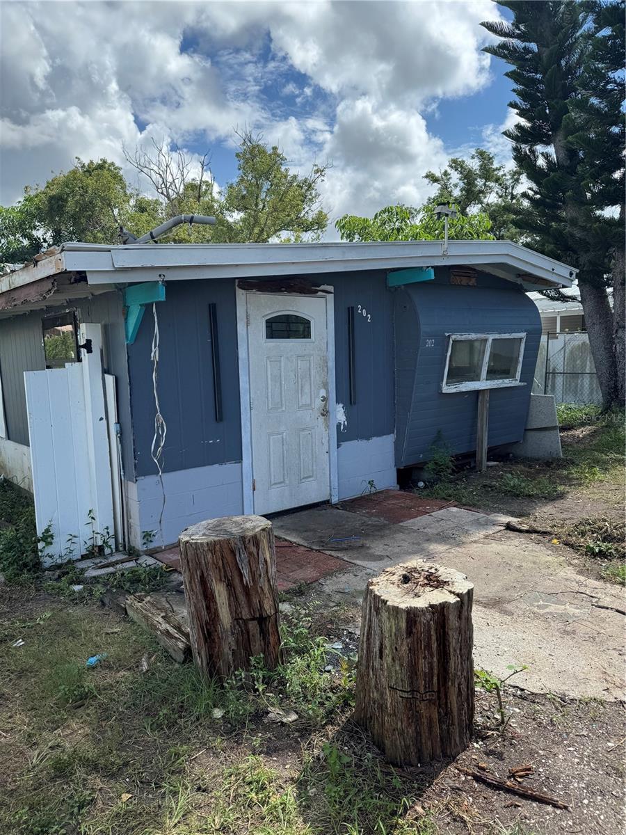 202 Verona Street S