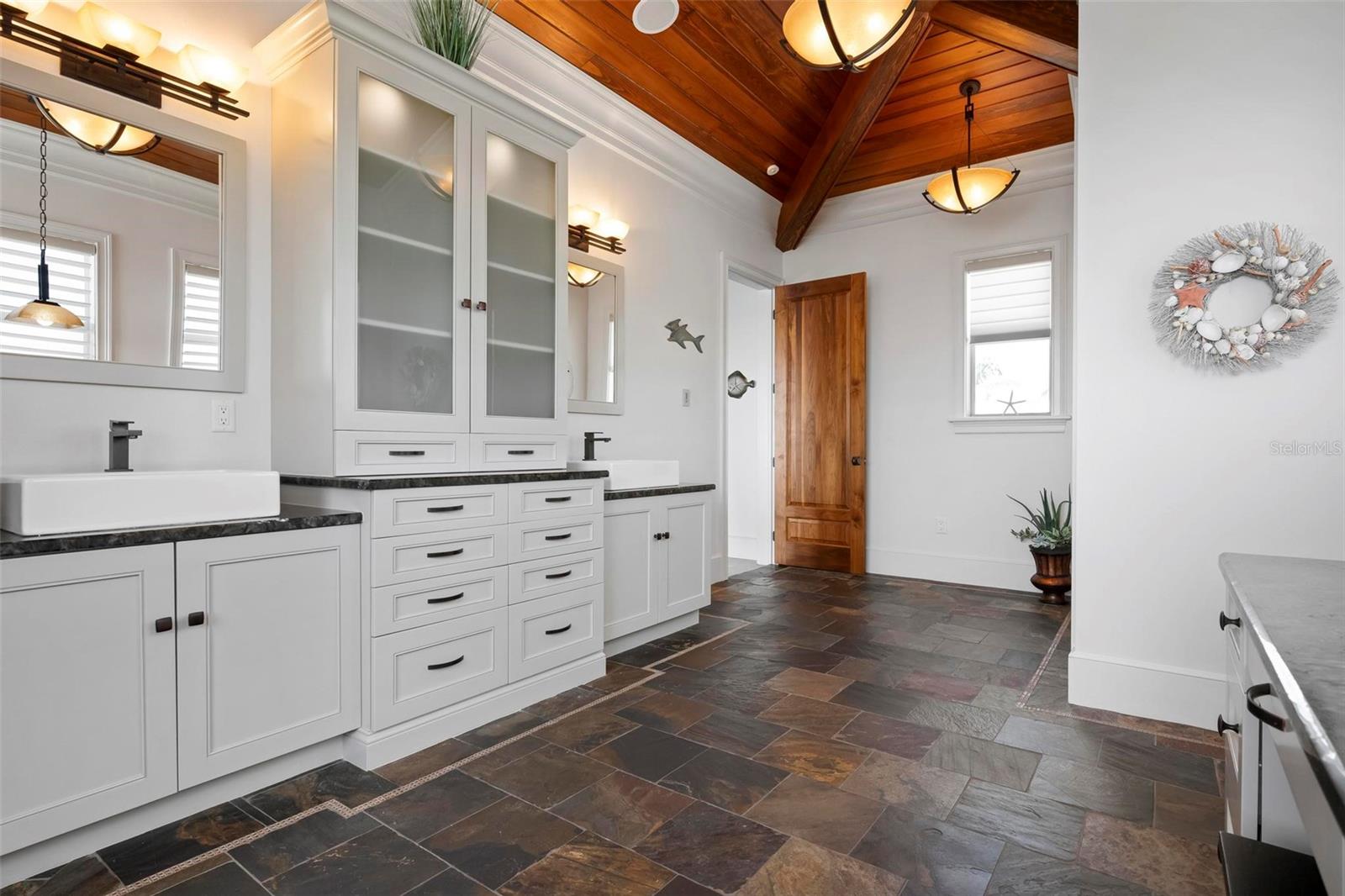 606 Crestwood Lane