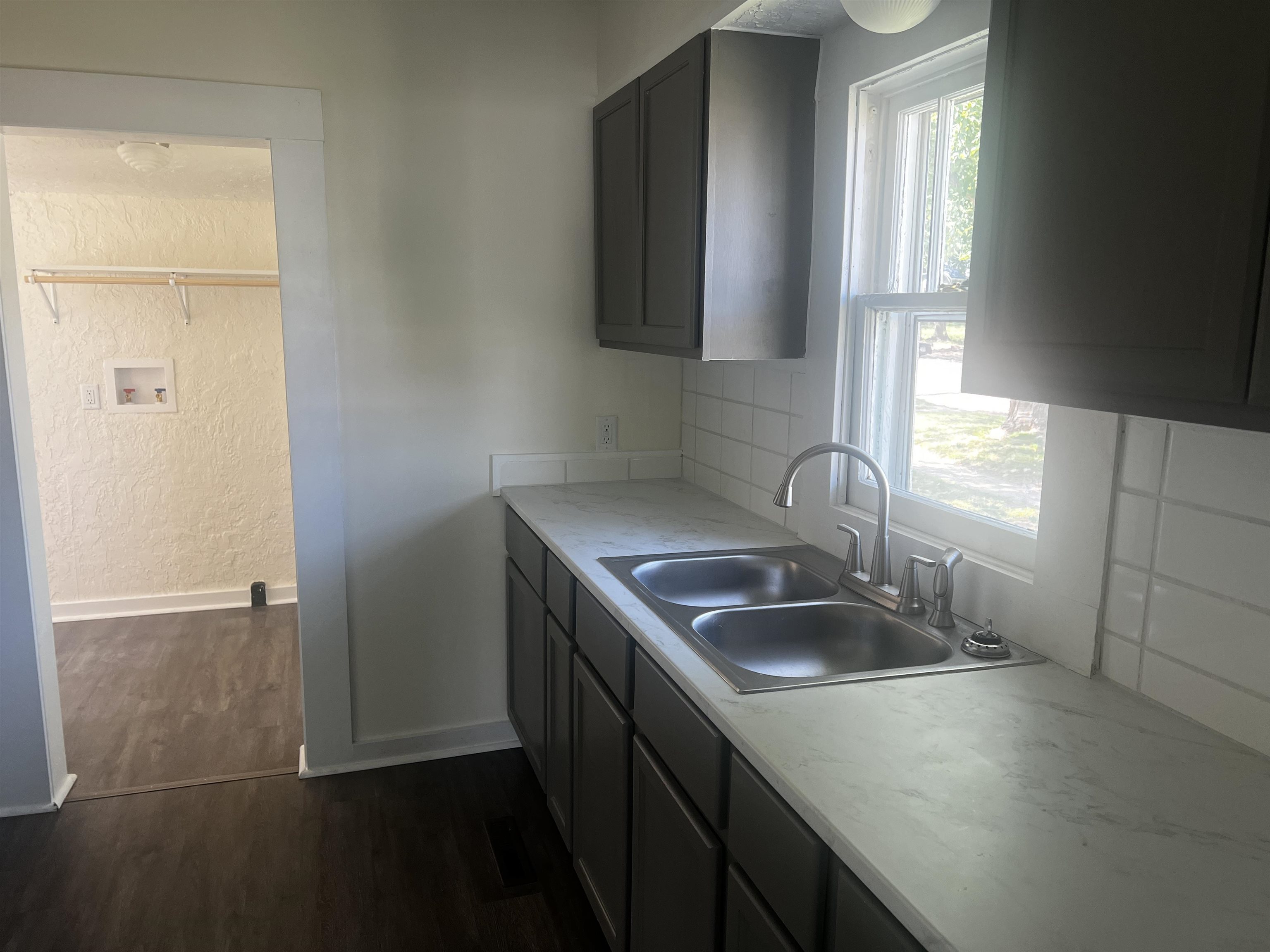 925 N 1st