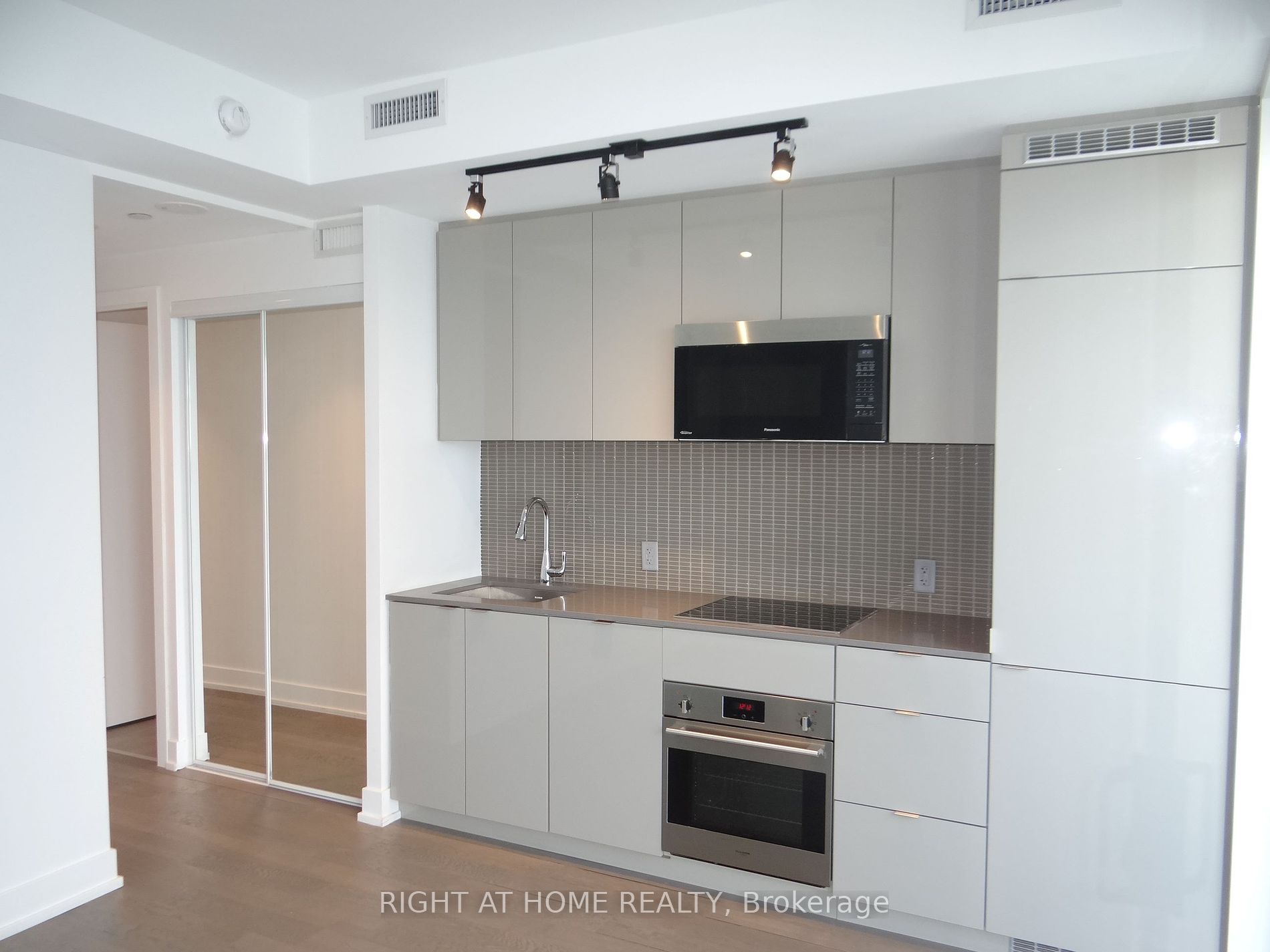 7 Grenville St 4602