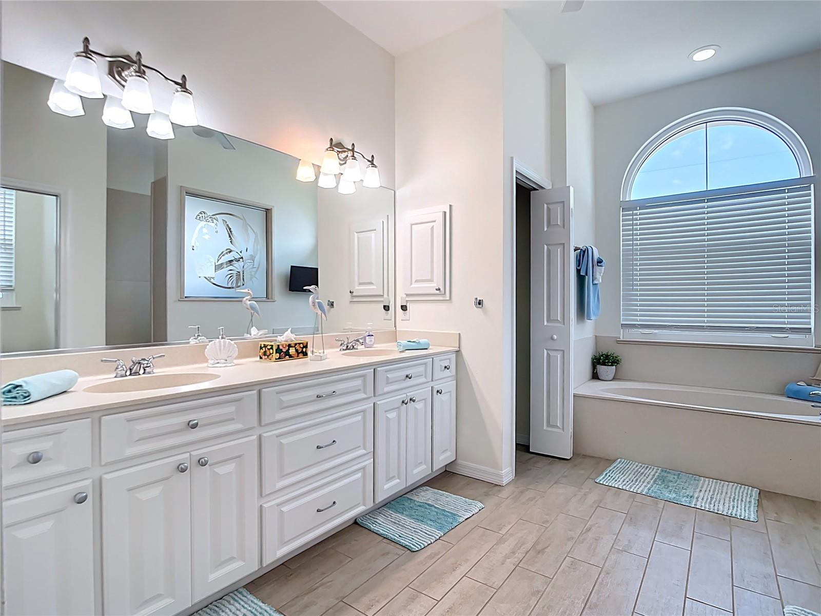 613 Boundary Boulevard