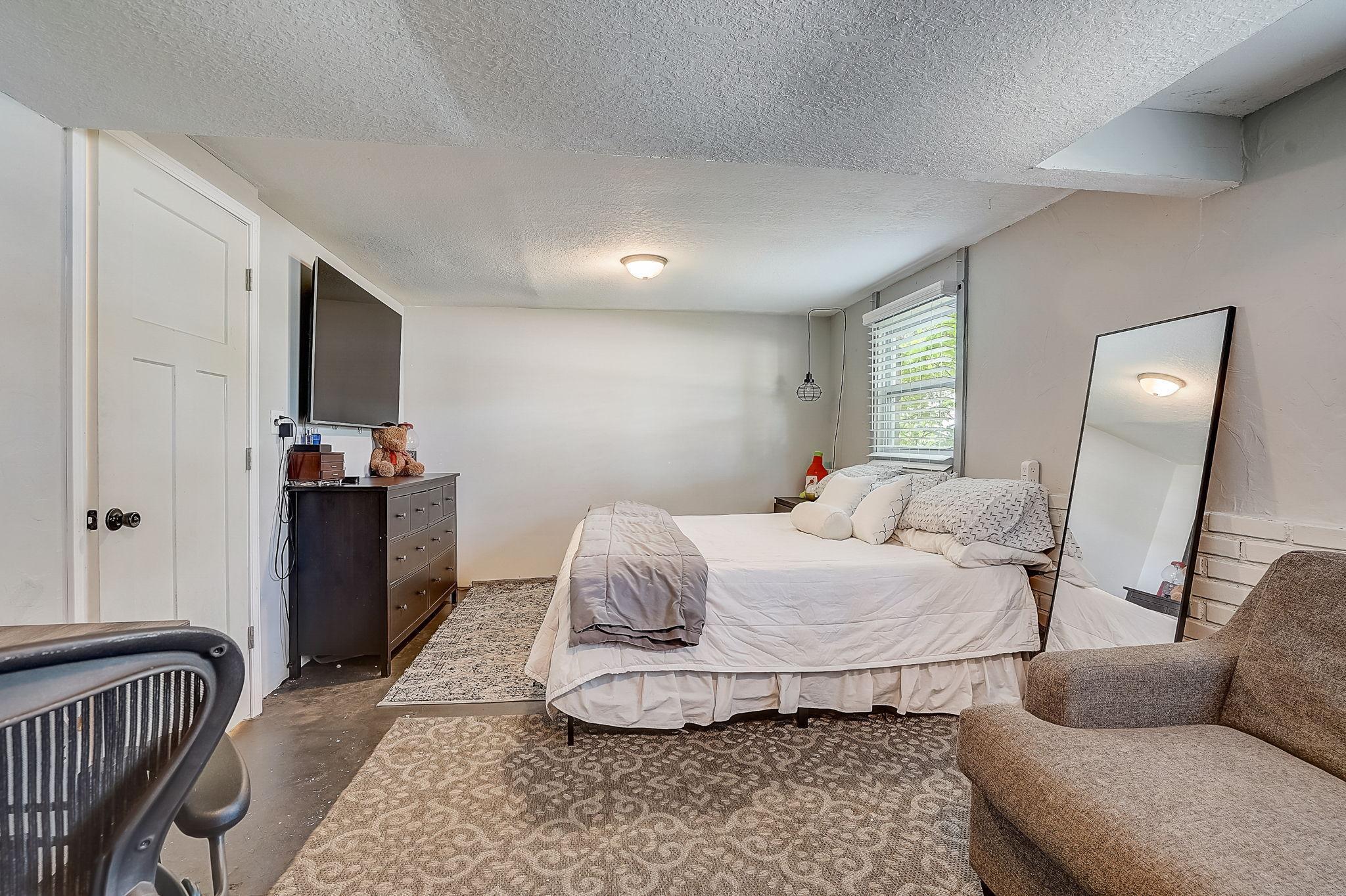 15330 Drexel Way