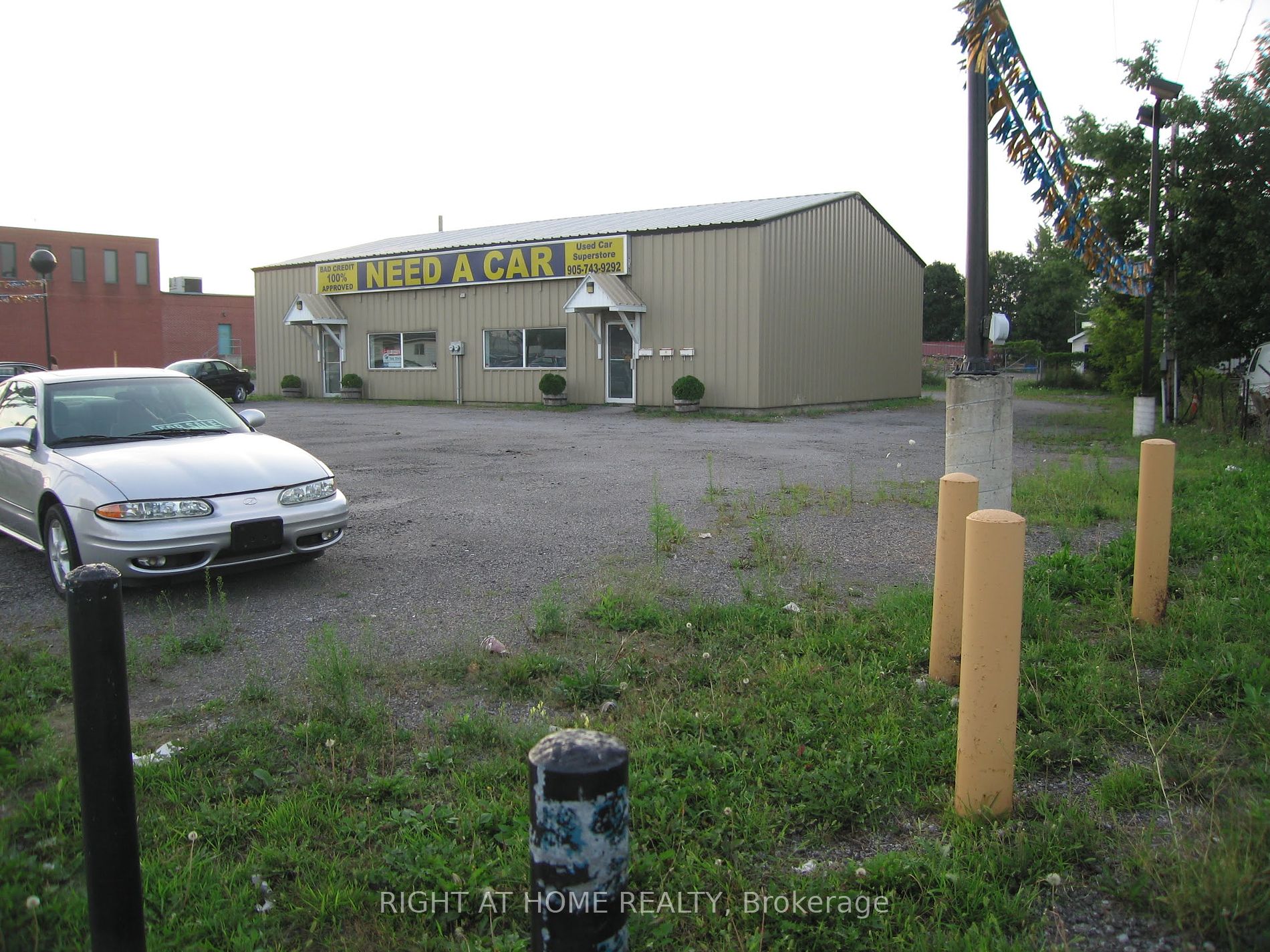 100 E Bloor St