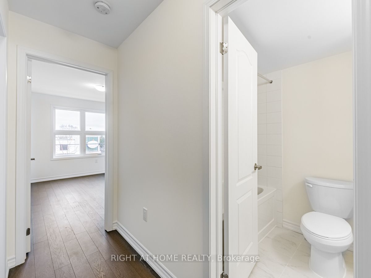 1972 Victoria Park Ave #21