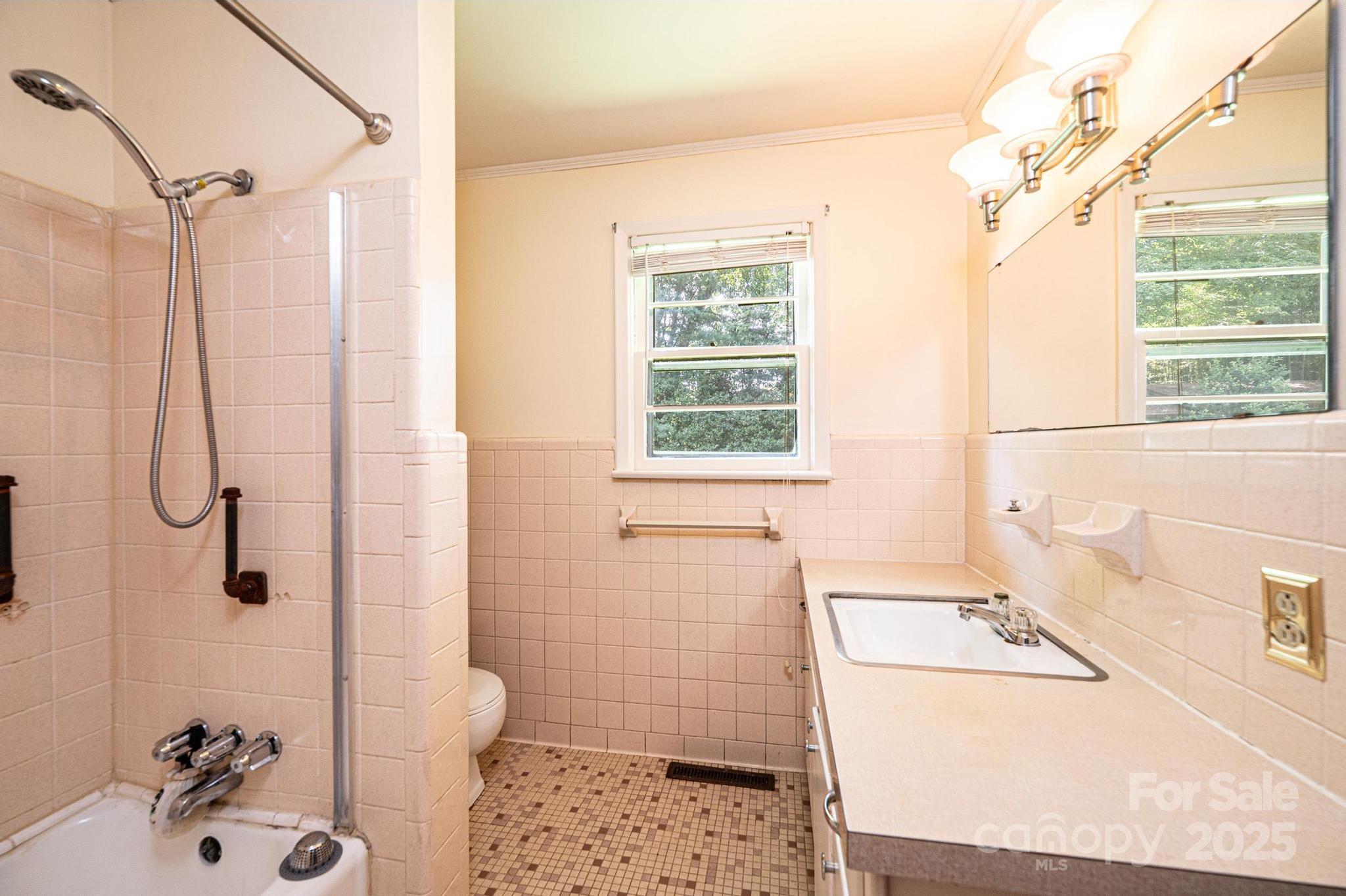 1460 23rd Avenue Place NE