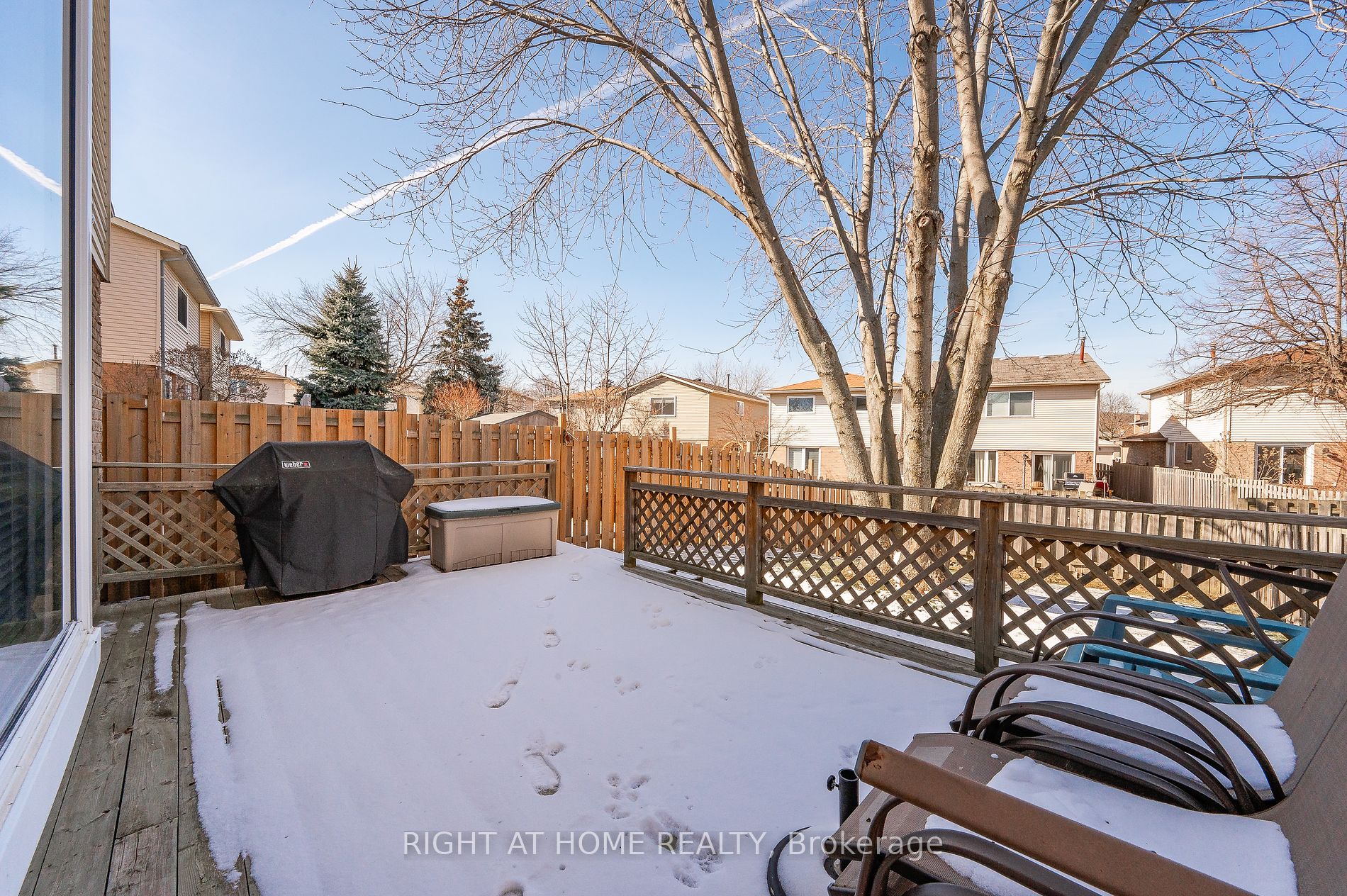 2211 Manchester Dr