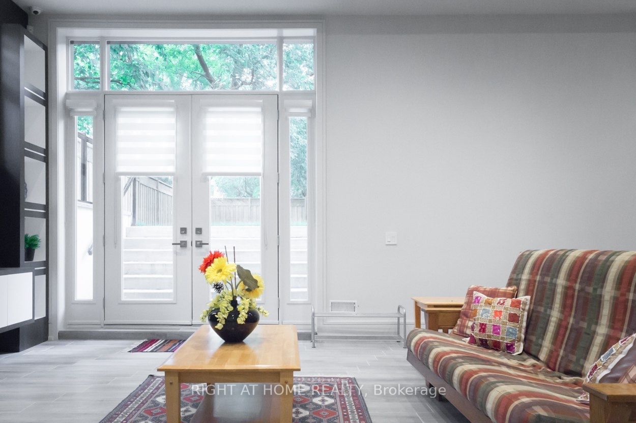 214 Patrica Ave Lower