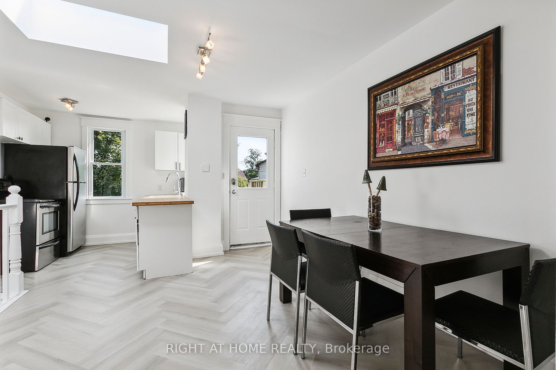 1055 Woodbine Ave