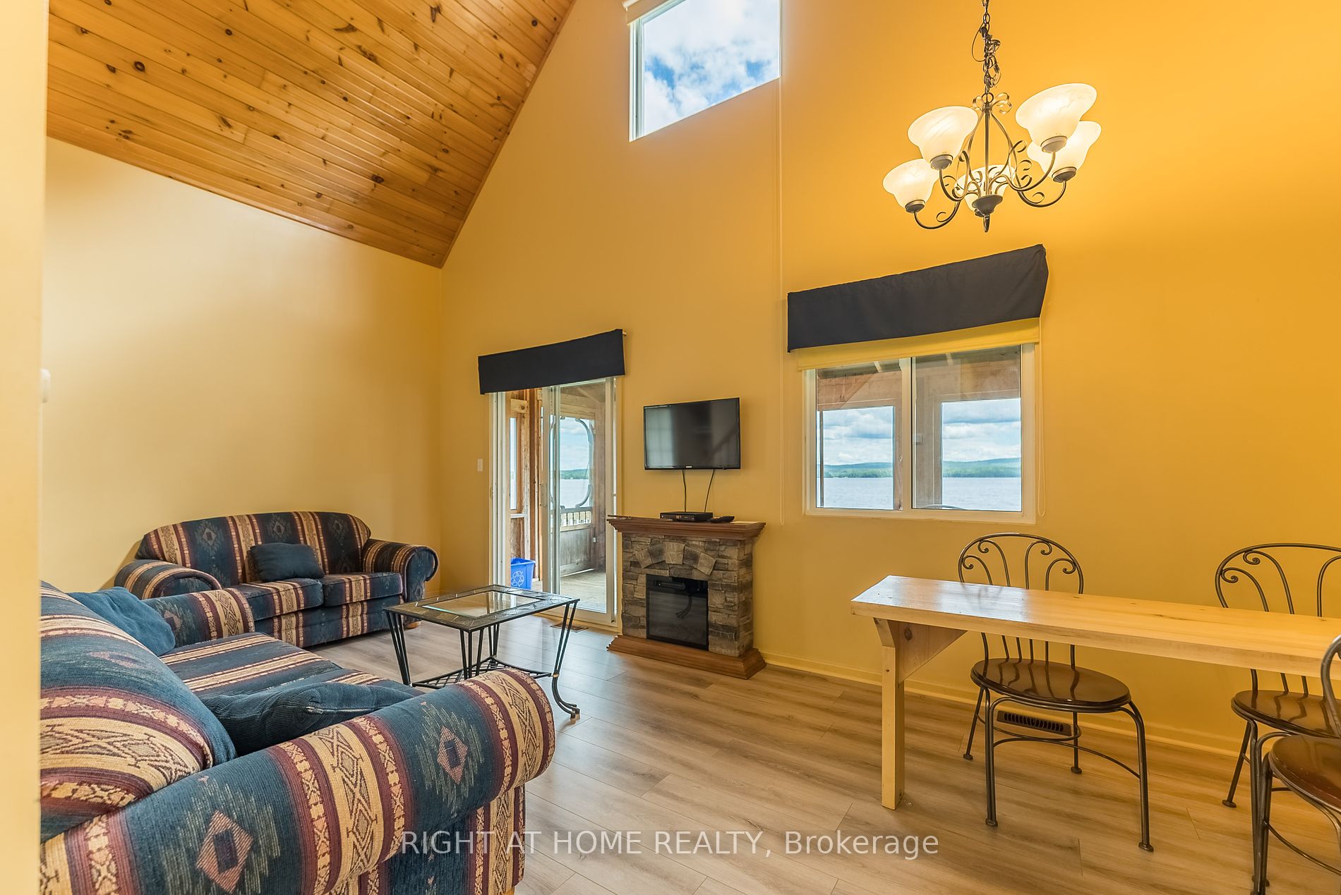 5253 Calabogie Rd