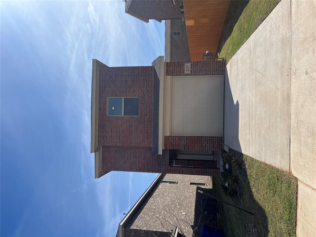 The Villages in Norman offers the Canelo floorplan with 3 beds 2 1/2 baths, 1203 sq ft with granite countertops, stainless steel appliances, energy-efficient features and premium flooring. A seamless layout that encourages family togetherness and makes entertainment easy. Bedrooms are separated from the main floor buzz, ideal for families.