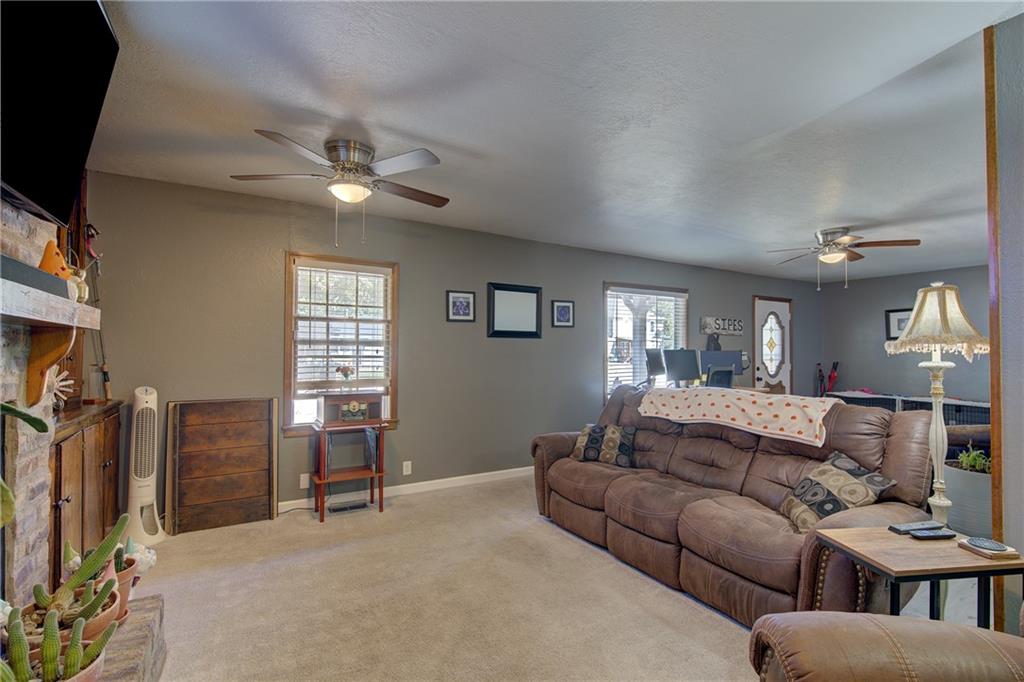 1213 E Fredrickson Drive