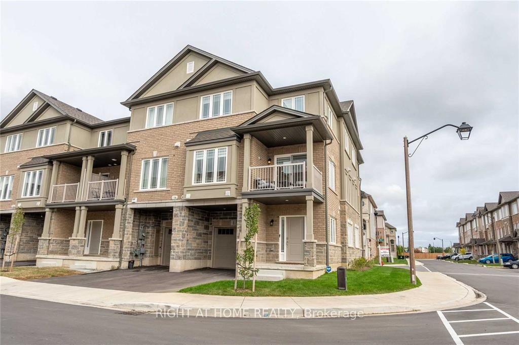2 Aquarius Cres