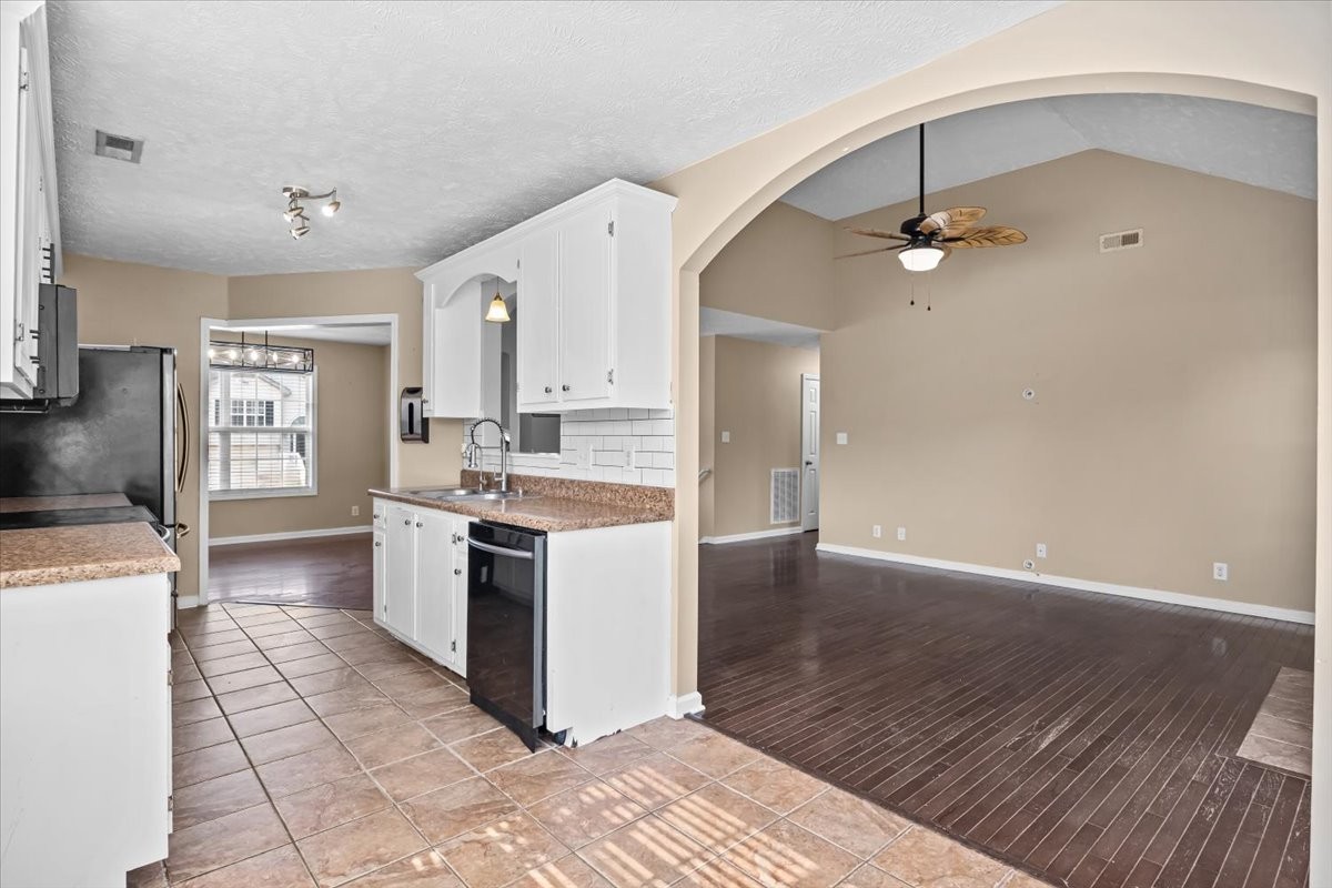 1613 Broad Cir