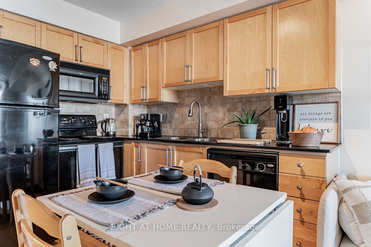 1369 W Bloor St 1410