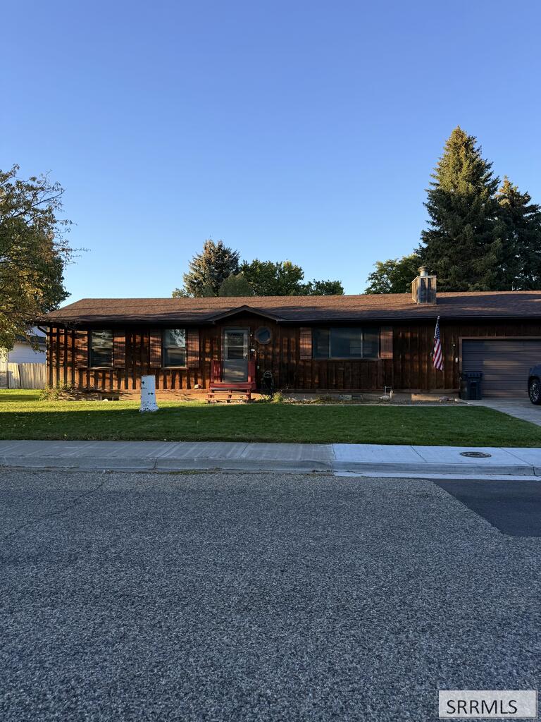 1565 Parkwood Circle
