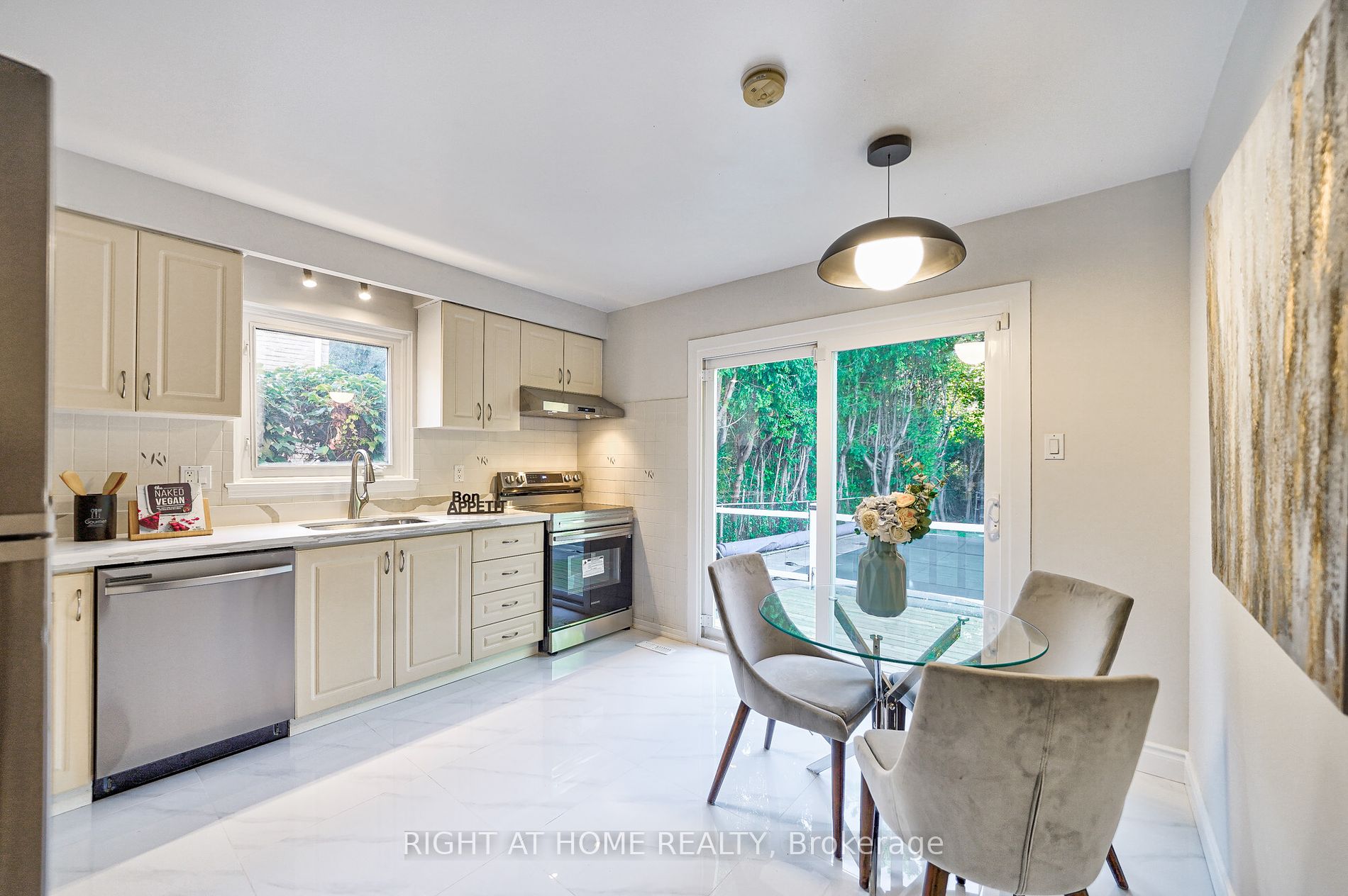 20 Bradenton Dr