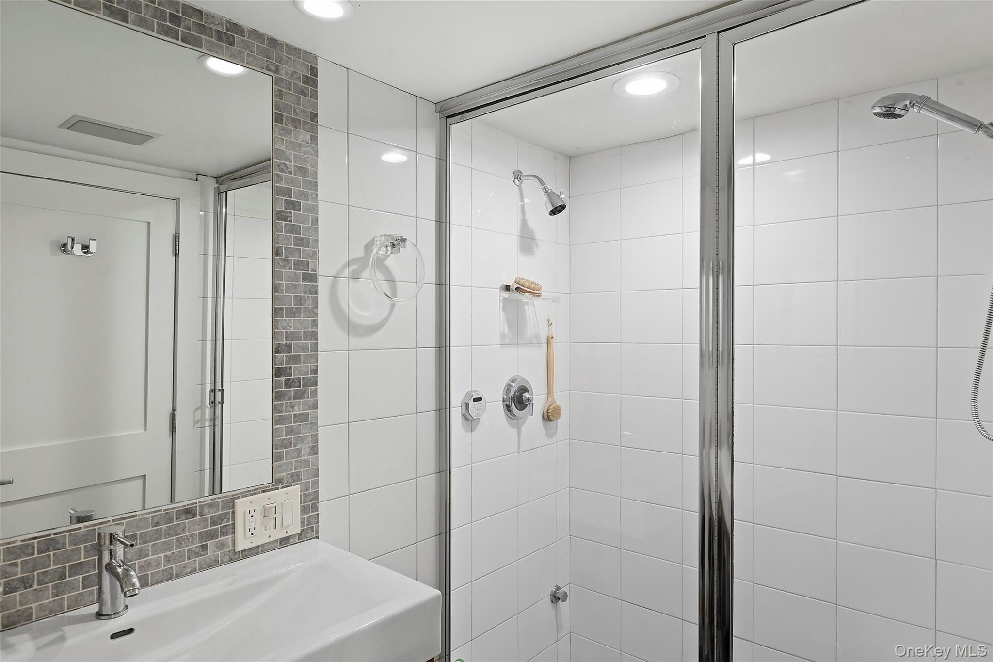 68 Three Mi Hbr Hog Crk Highway